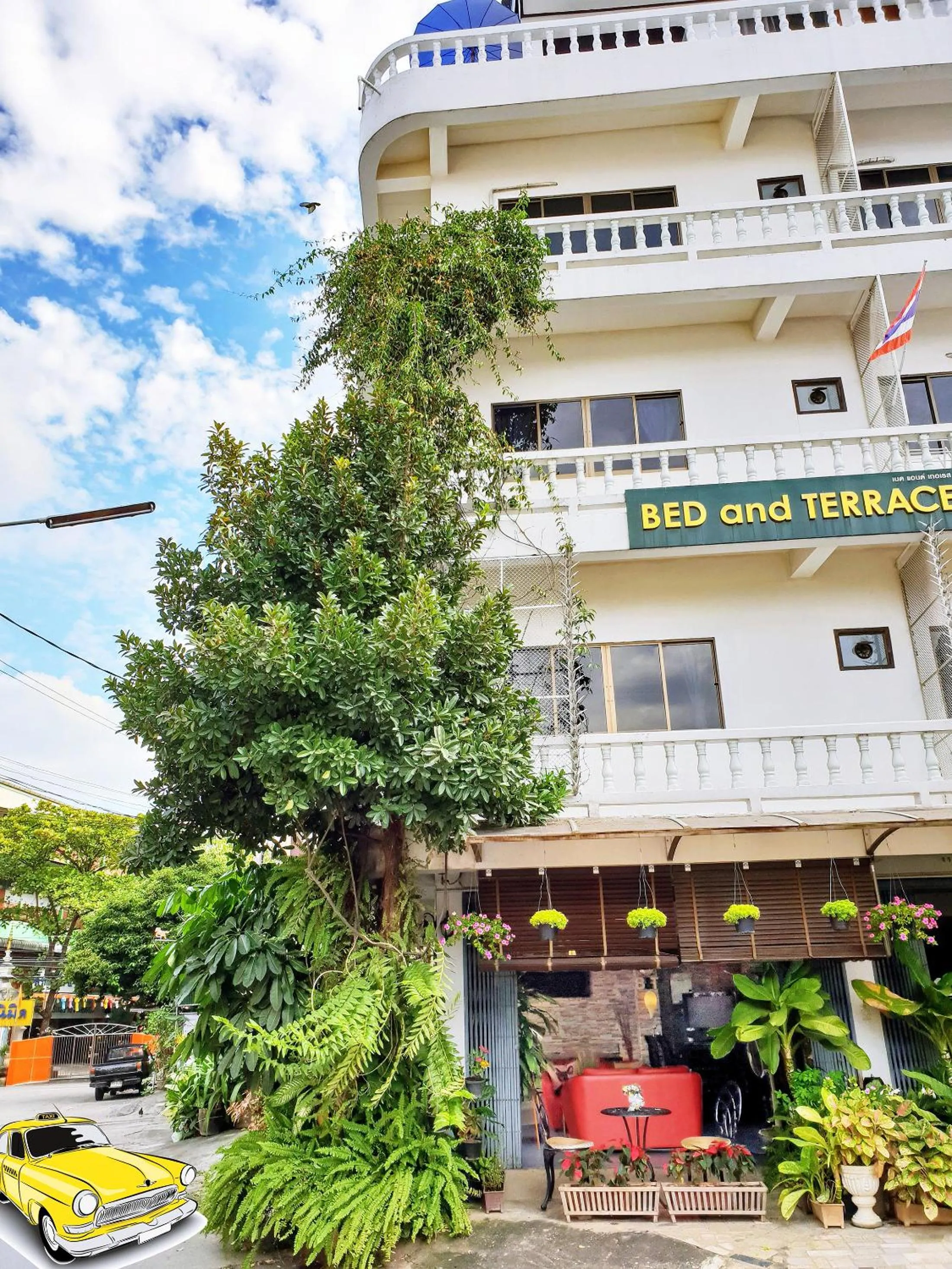 Property building in Bed and Terrace Guesthouse Chiang Mai