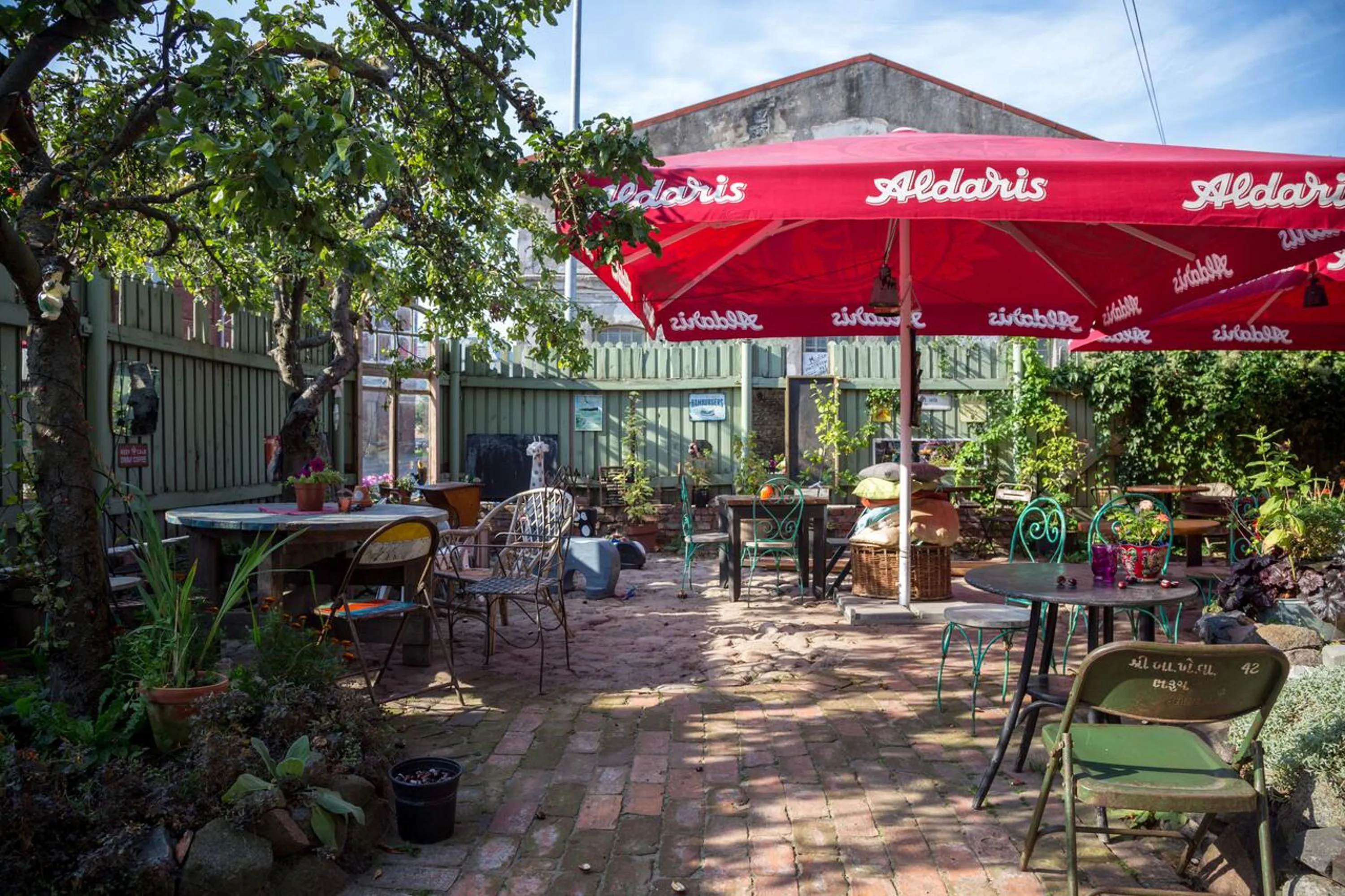 Restaurant/places to eat in Fontaine Valhalla Hotel