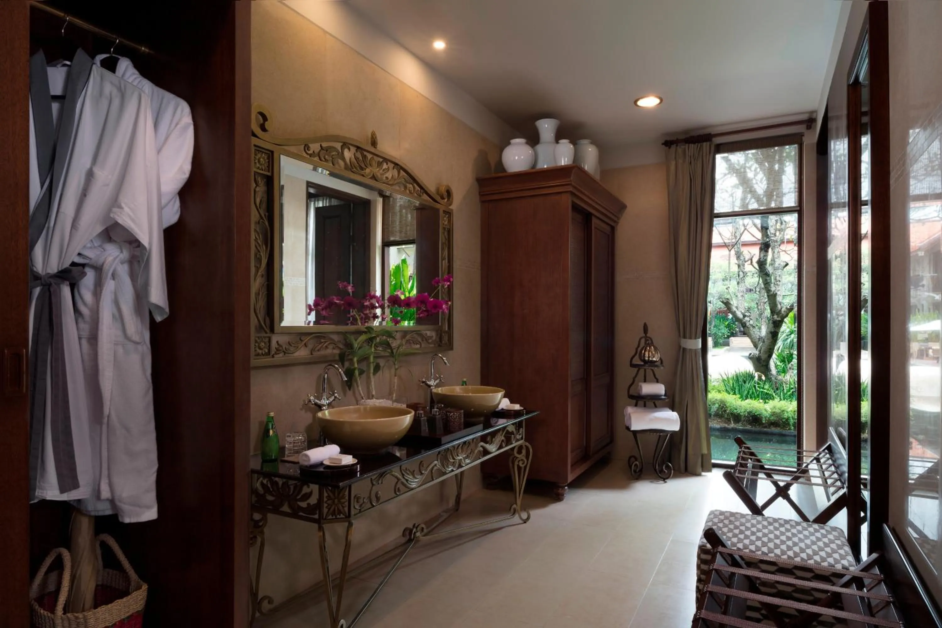 Shower in Anantara Angkor Resort