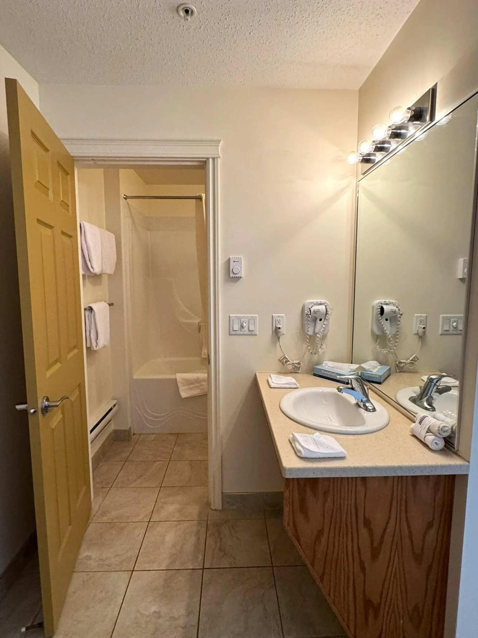 Shower in Western Budget Motel Ponoka