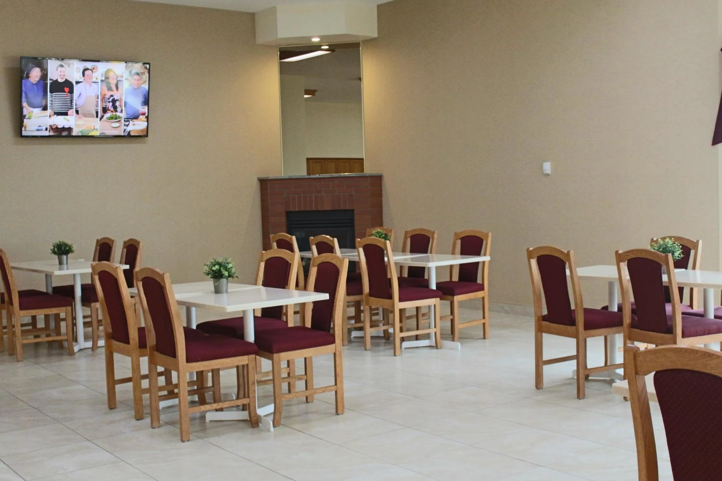 Communal lounge/ TV room in Western Budget Motel Ponoka