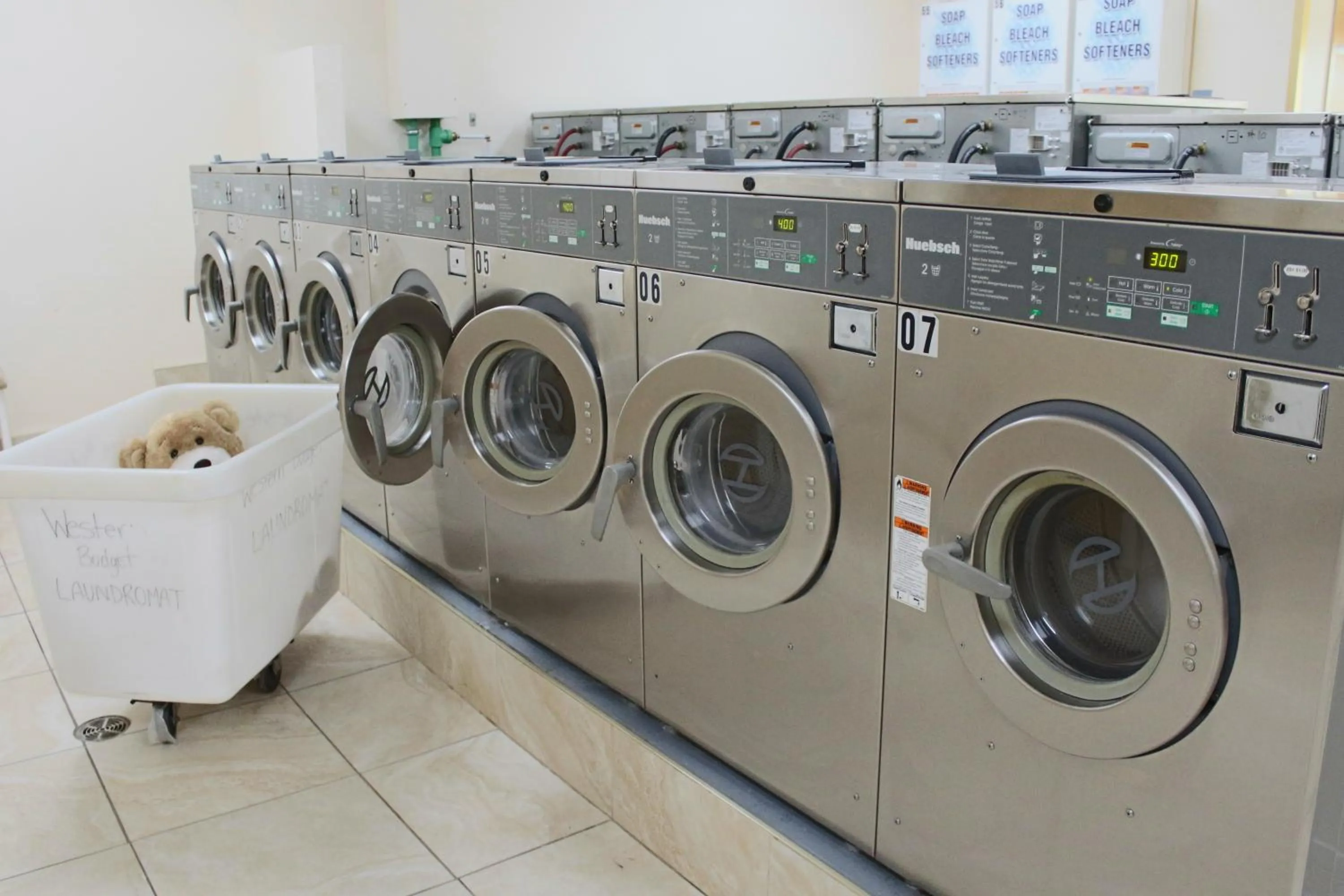 washing machine in Western Budget Motel Ponoka