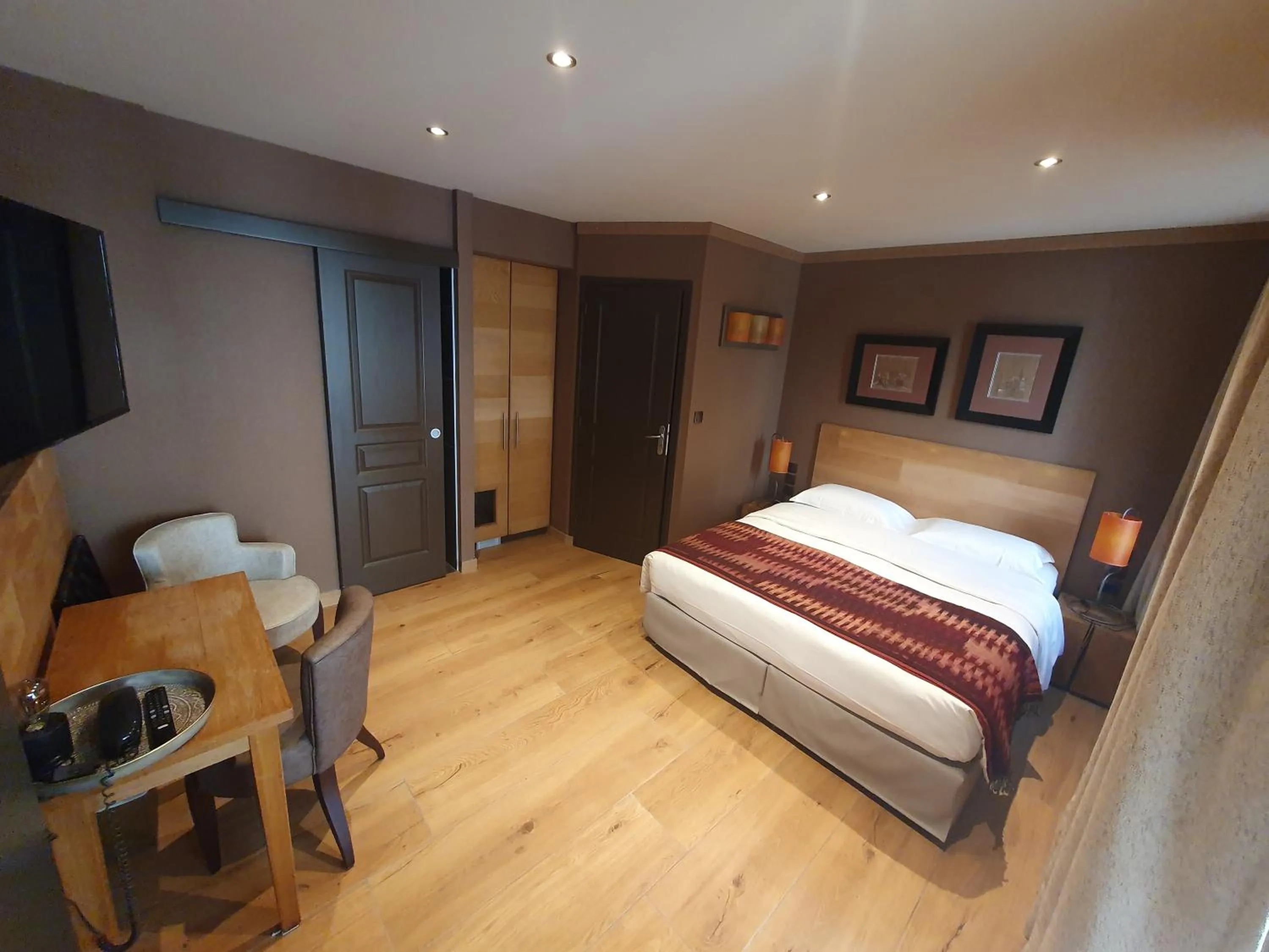 Bedroom, Bed in Villa Les Bains