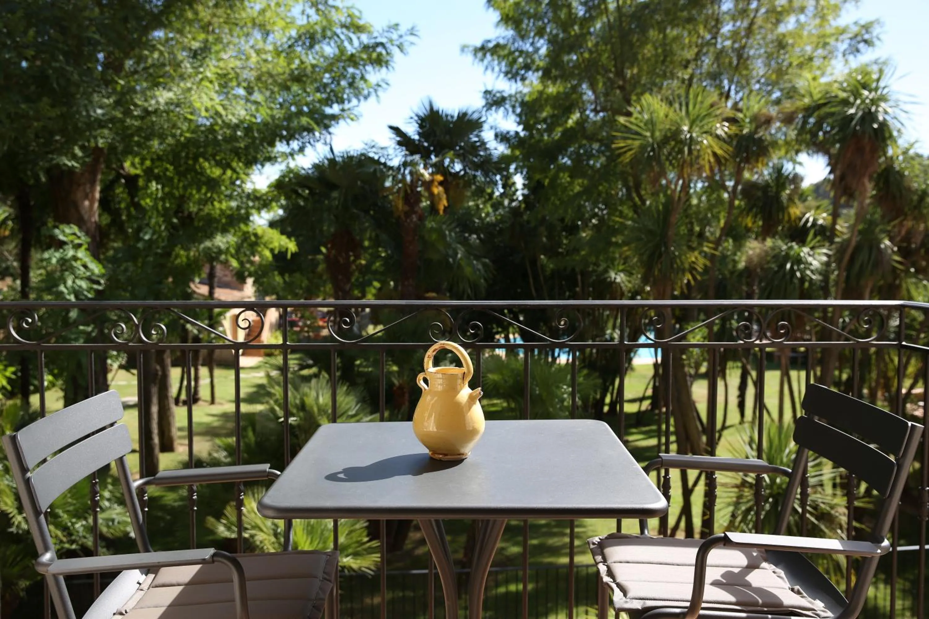 Superior Room with Terrace or Balcony - Free Access to Spa and Private Beach in Château de Valmer