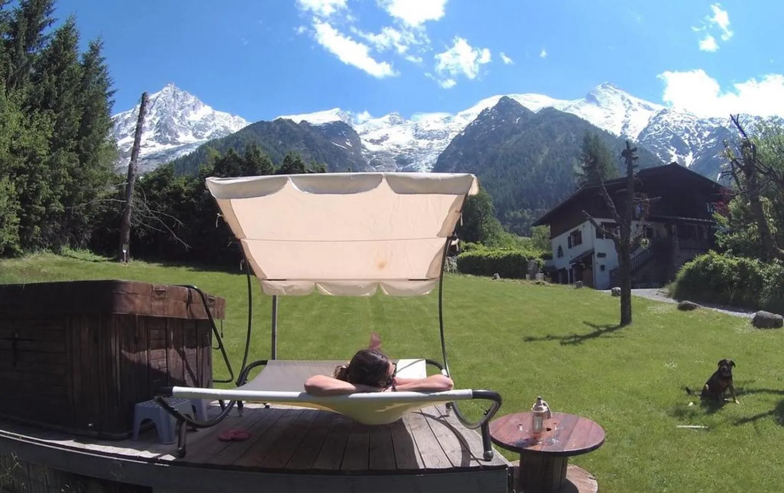 Property building in B&B Chalet Les Frenes