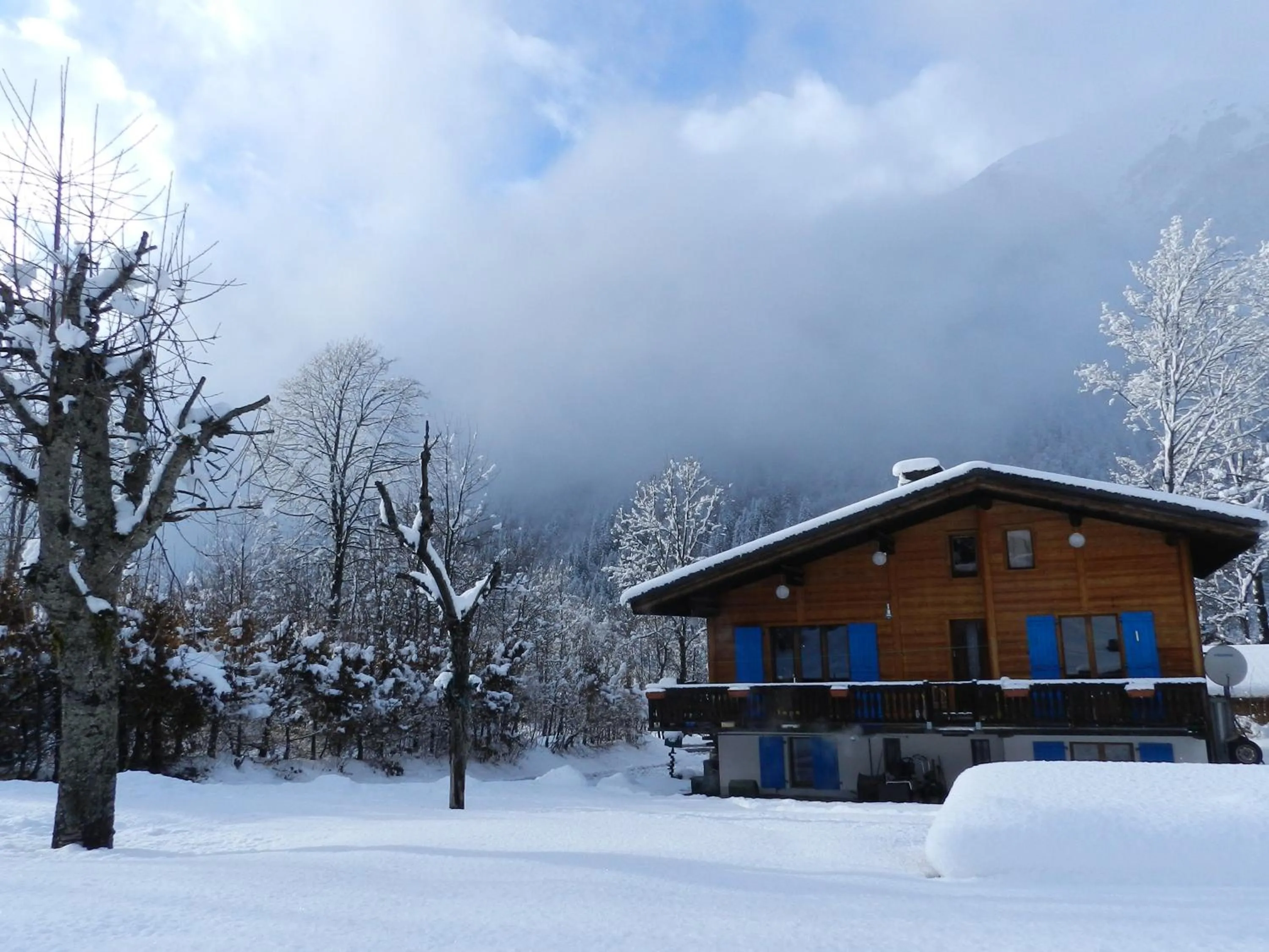 Property building in B&B Chalet Les Frenes