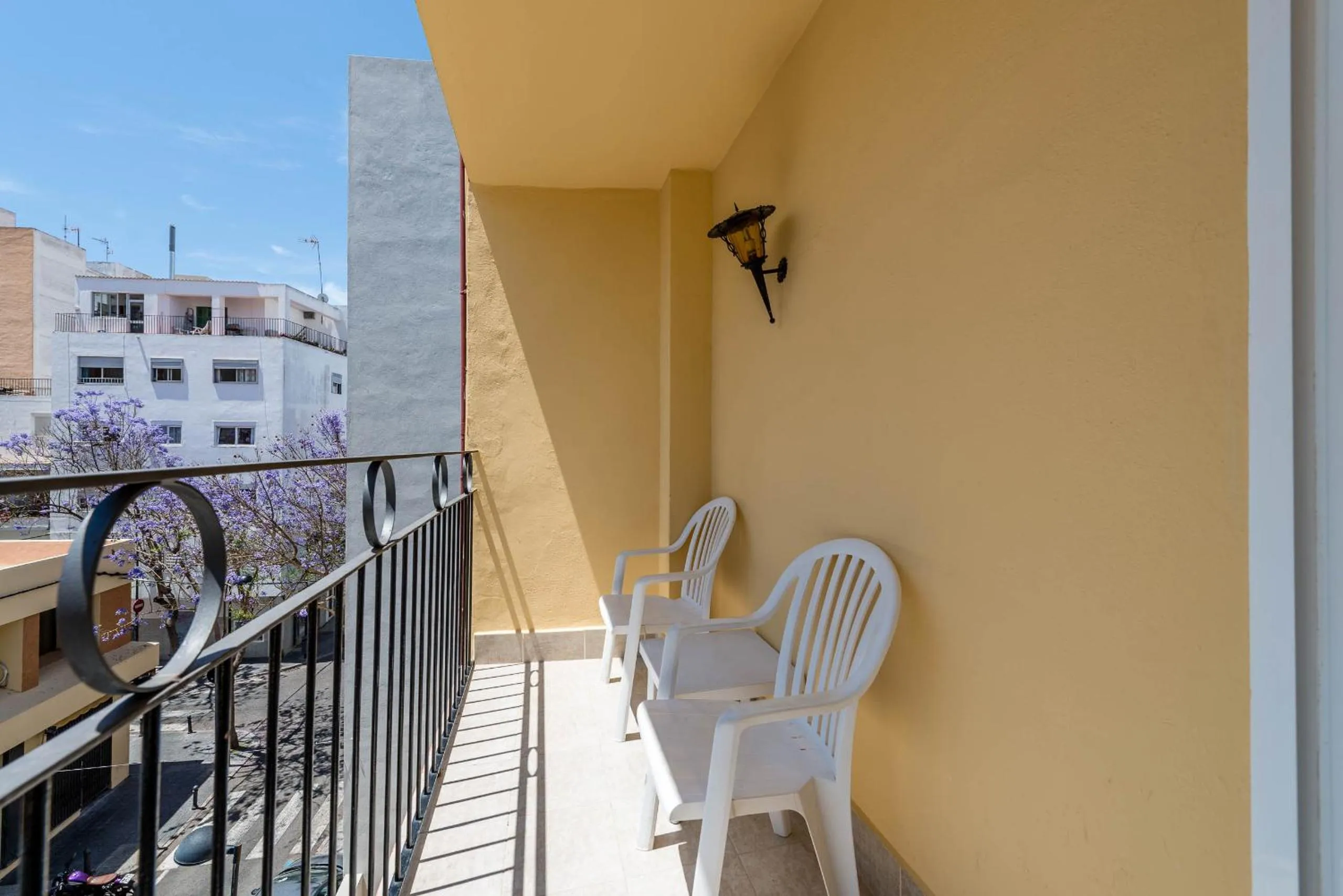 Day in Hostal Residencia Europa Punico