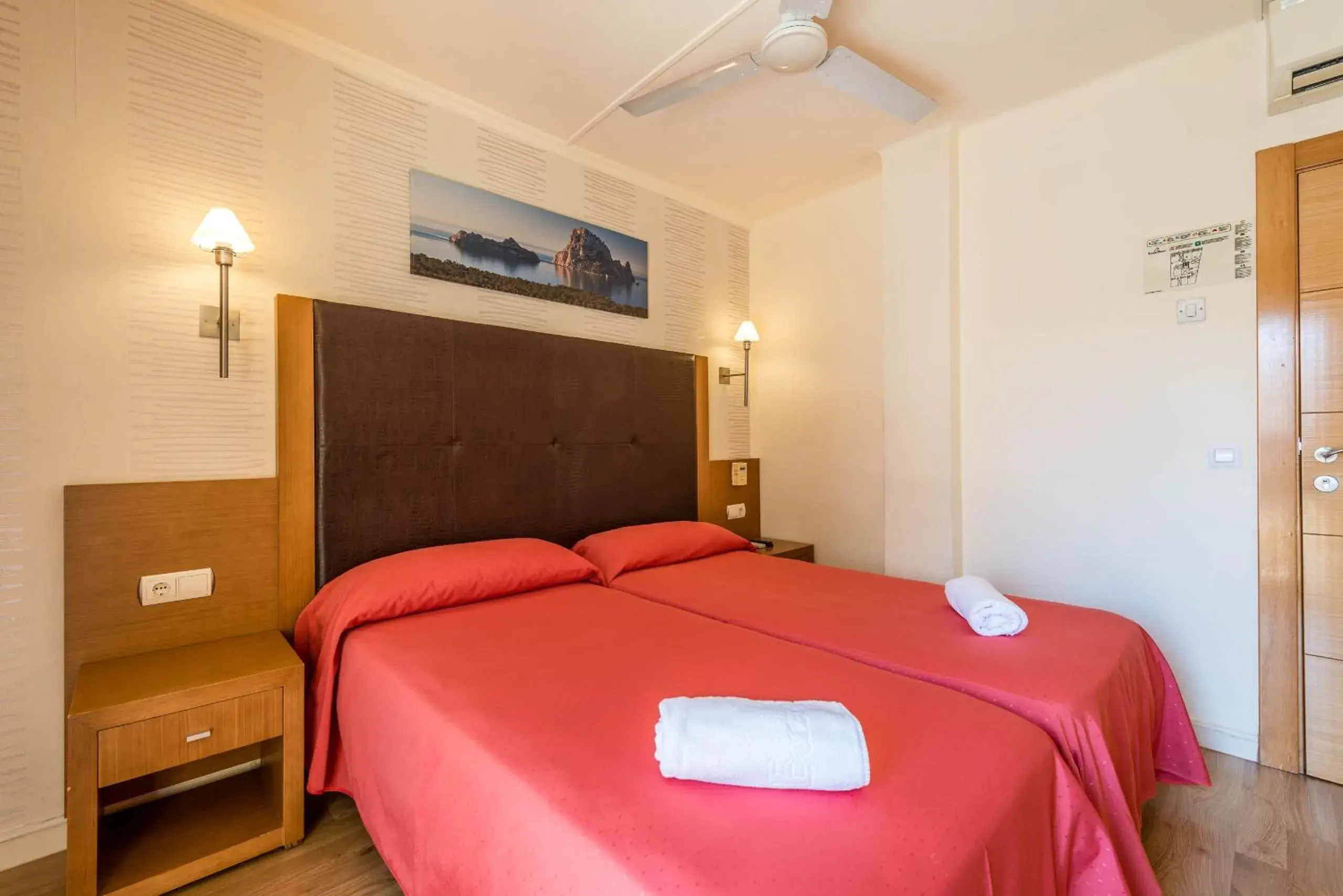 Double or Twin Room in Hostal Residencia Europa Punico Double or Twin Room in Hostal Residencia Europa Punico