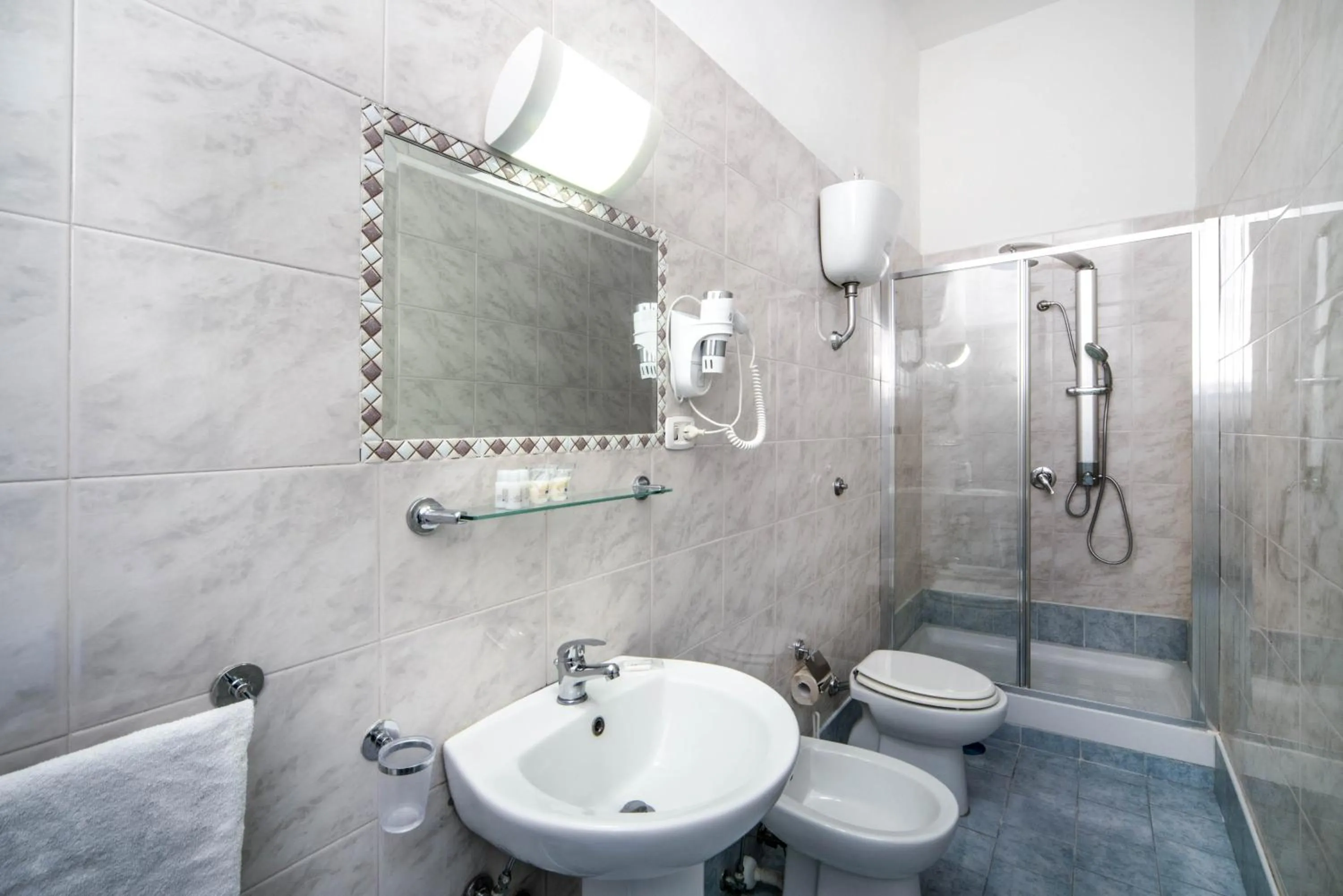 Shower in Hotel Le Orchidee