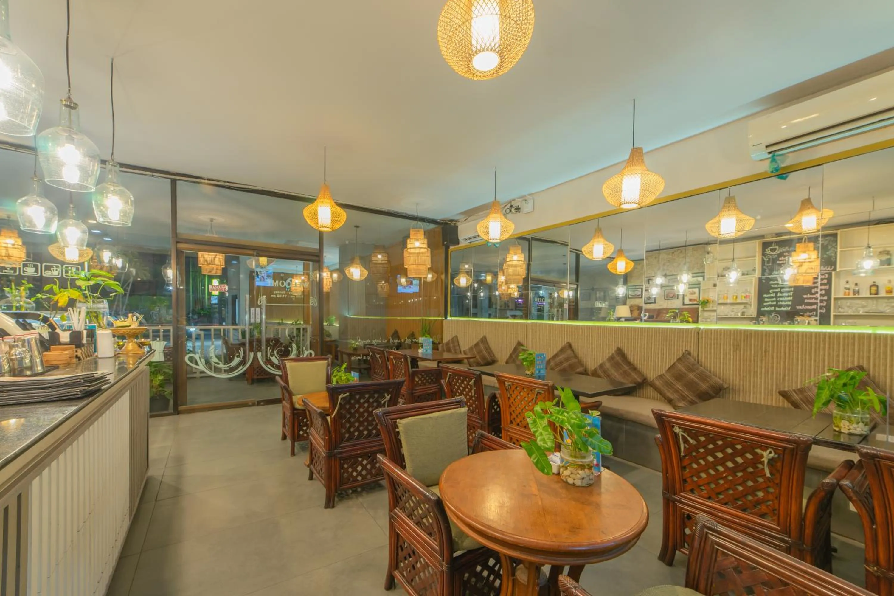 Restaurant/places to eat in Nirmala Hotel Jimbaran