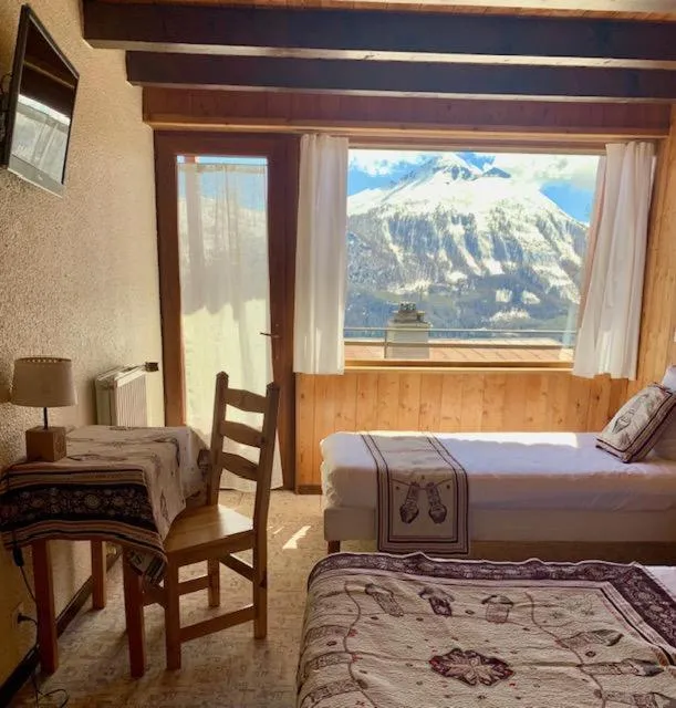 View (from property/room), Bed in Hotels Les Catrems & Le Montagnou