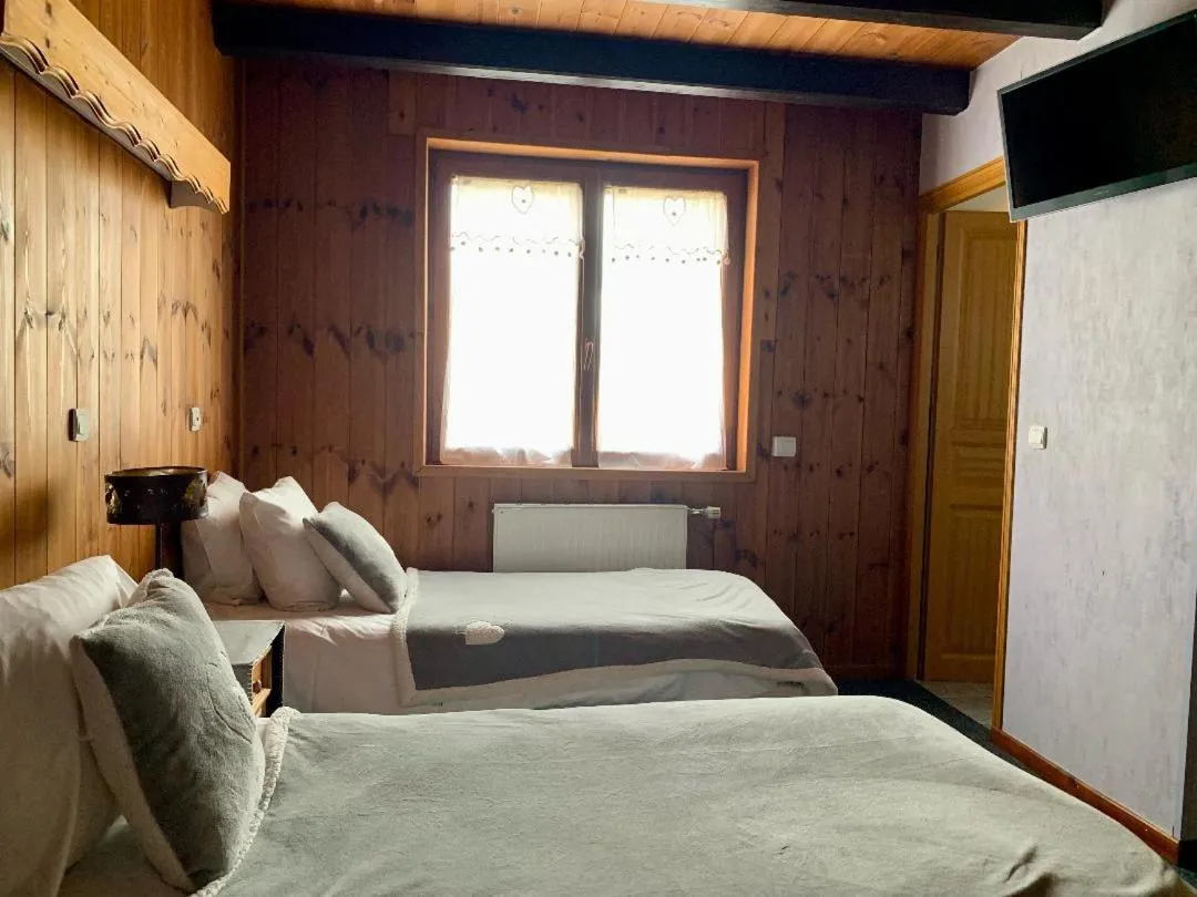 Bed in Hotels Les Catrems & Le Montagnou