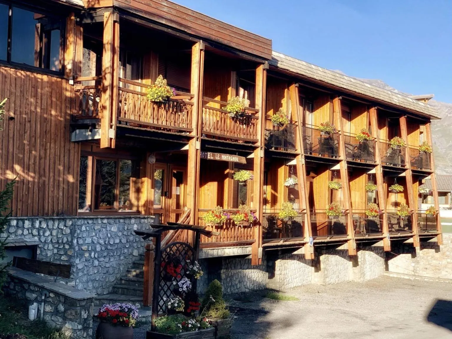 Facade/entrance in Hotels Les Catrems & Le Montagnou