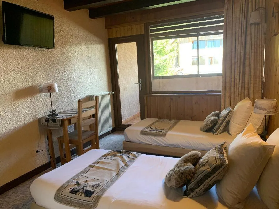 Bed in Hotels Les Catrems & Le Montagnou