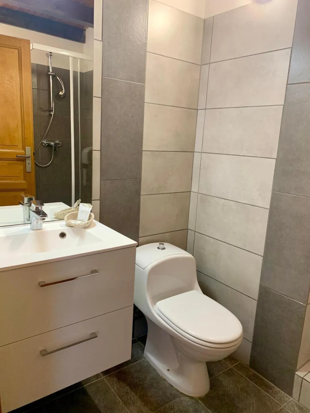 Shower in Hotels Les Catrems & Le Montagnou