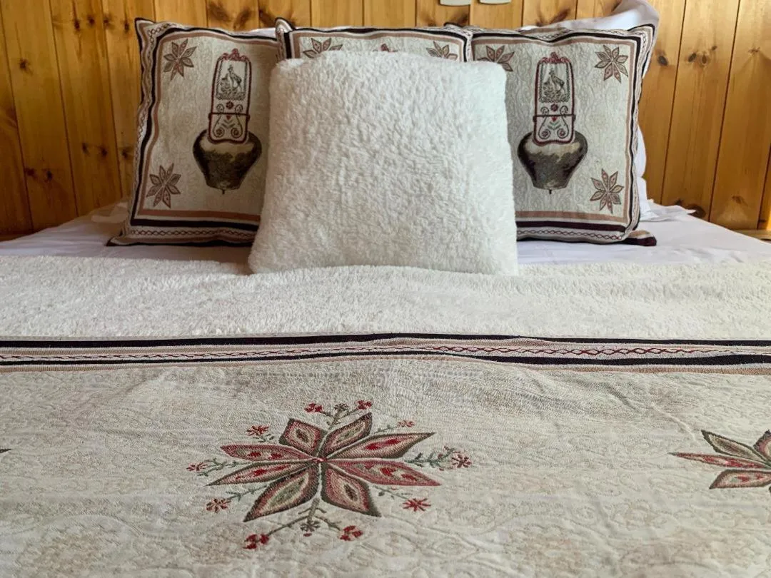 Bed in Hotels Les Catrems & Le Montagnou