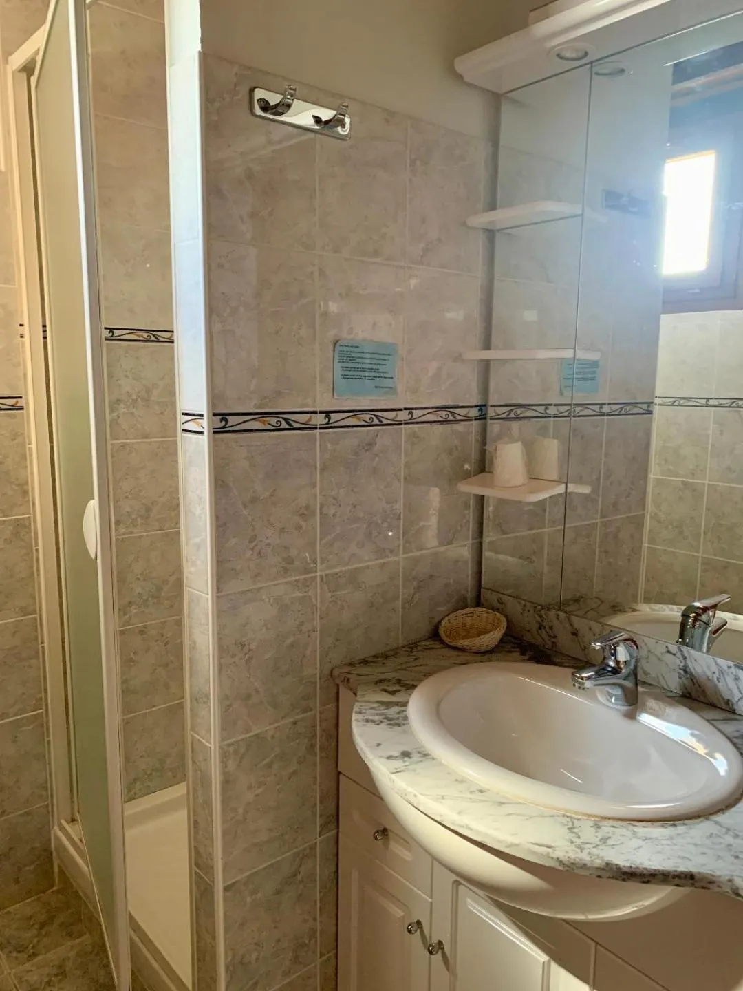 Shower in Hotels Les Catrems & Le Montagnou