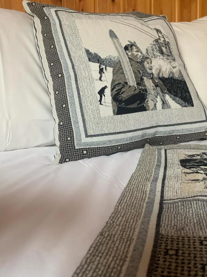 Bed in Hotels Les Catrems & Le Montagnou