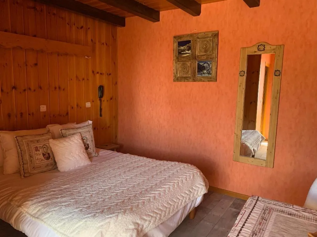 Bed in Hotels Les Catrems & Le Montagnou