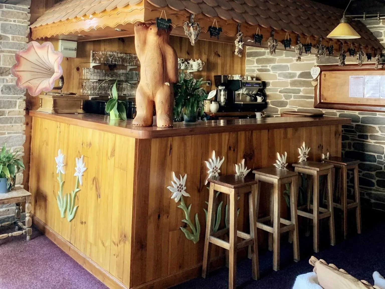 Lounge or bar in Hotels Les Catrems & Le Montagnou