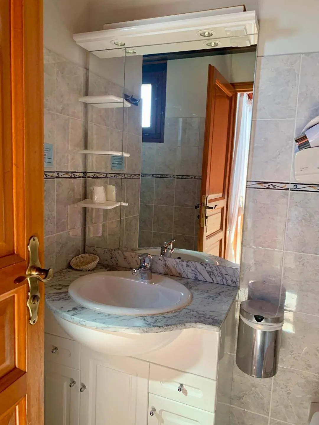Bathroom in Hotels Les Catrems & Le Montagnou
