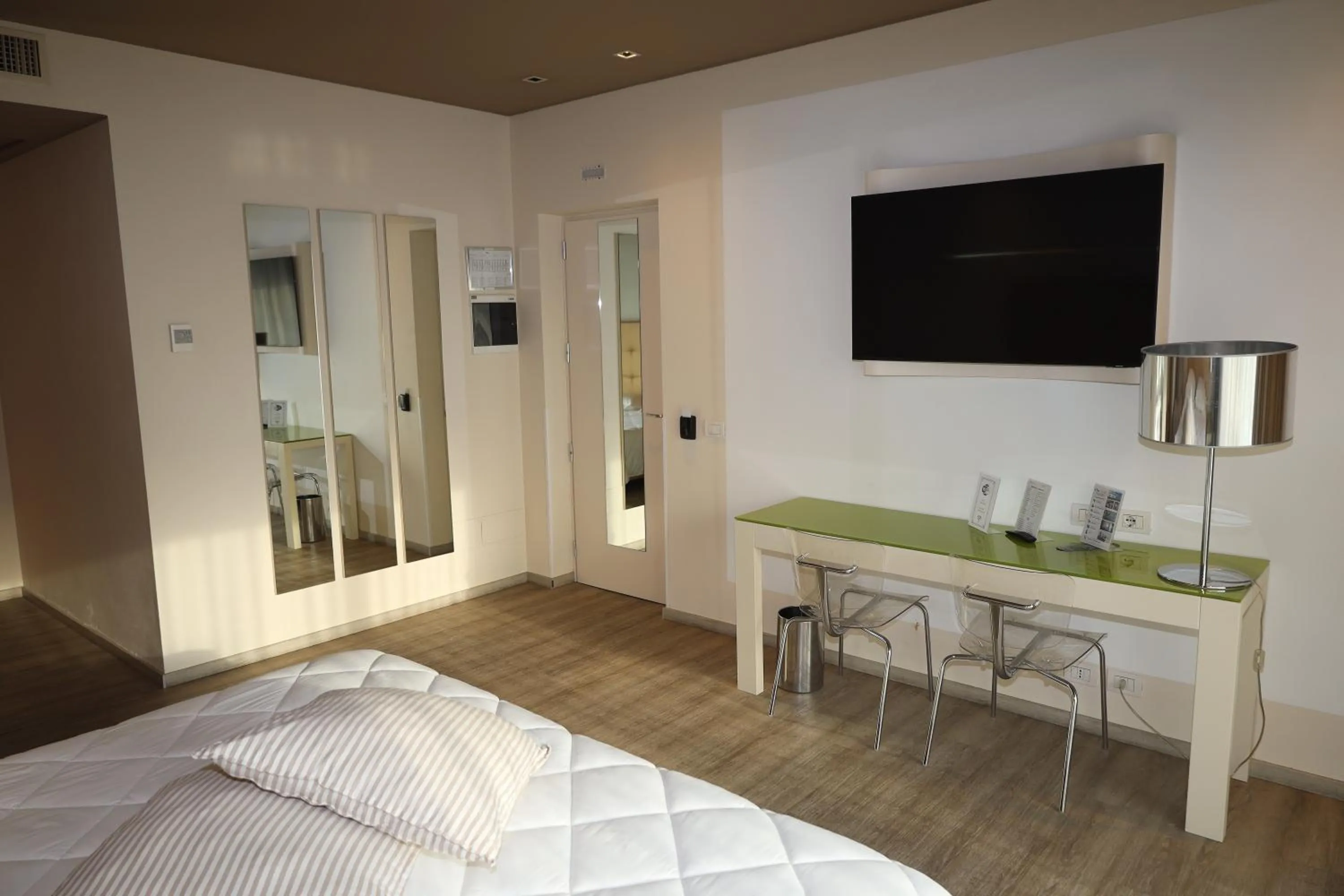 Bedroom, Bed in One Hotel & Restaurant