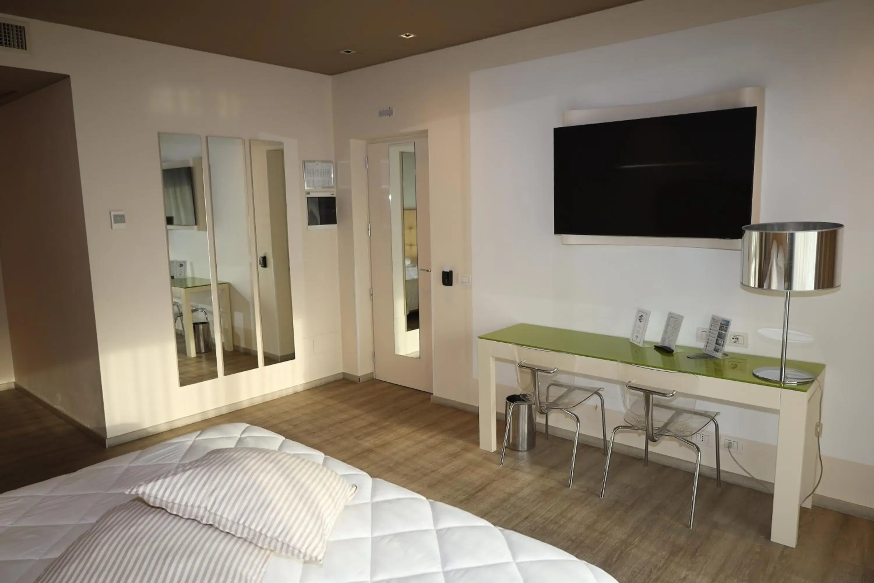 Double Room - single occupancy in One Hotel & Restaurant Double Room - single occupancy in One Hotel & Restaurant