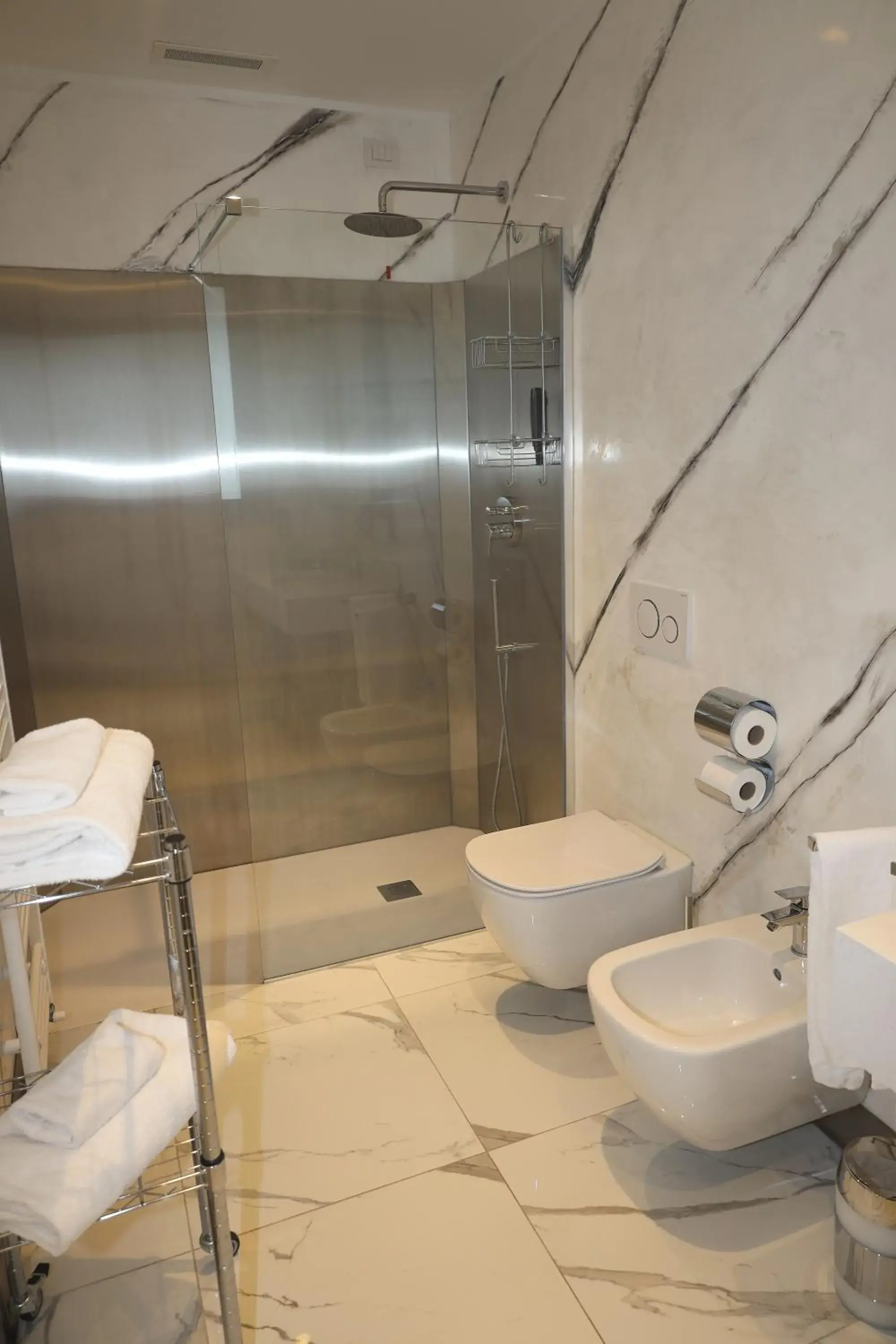 Twin Room in One Hotel & Restaurant Twin Room in One Hotel & Restaurant