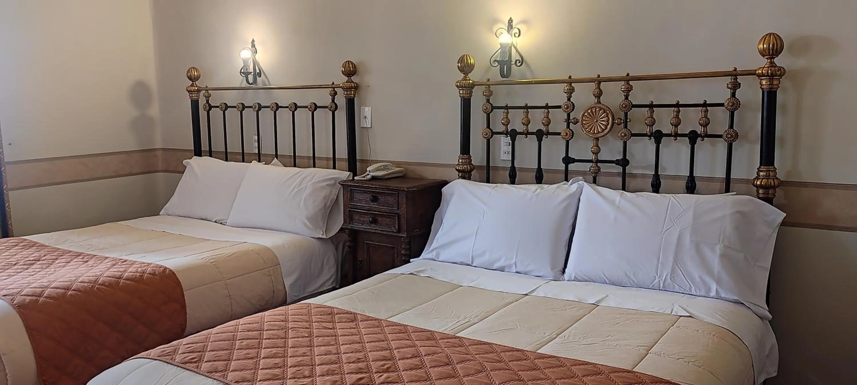 Photo of the whole room, Bed in Hostal Colonial Potosi