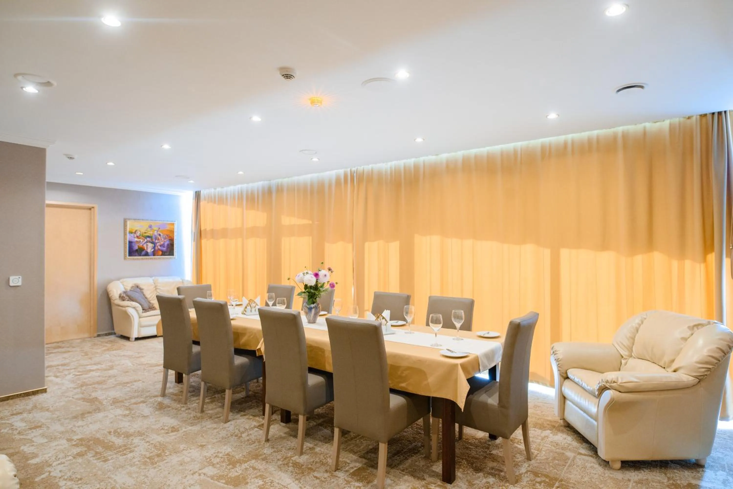 Restaurant/places to eat in Park Hotel Latgola