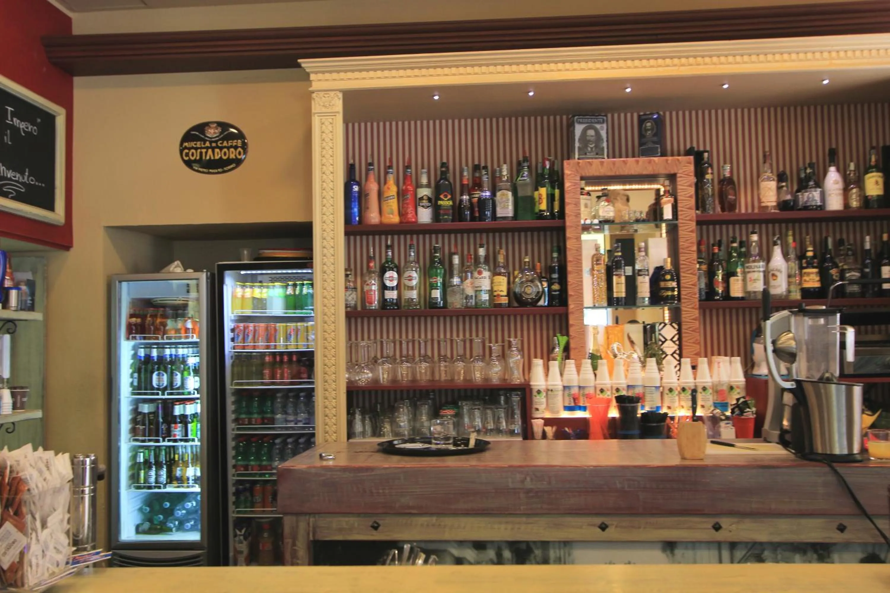 Restaurant/places to eat in B&B Vitruvio Suites