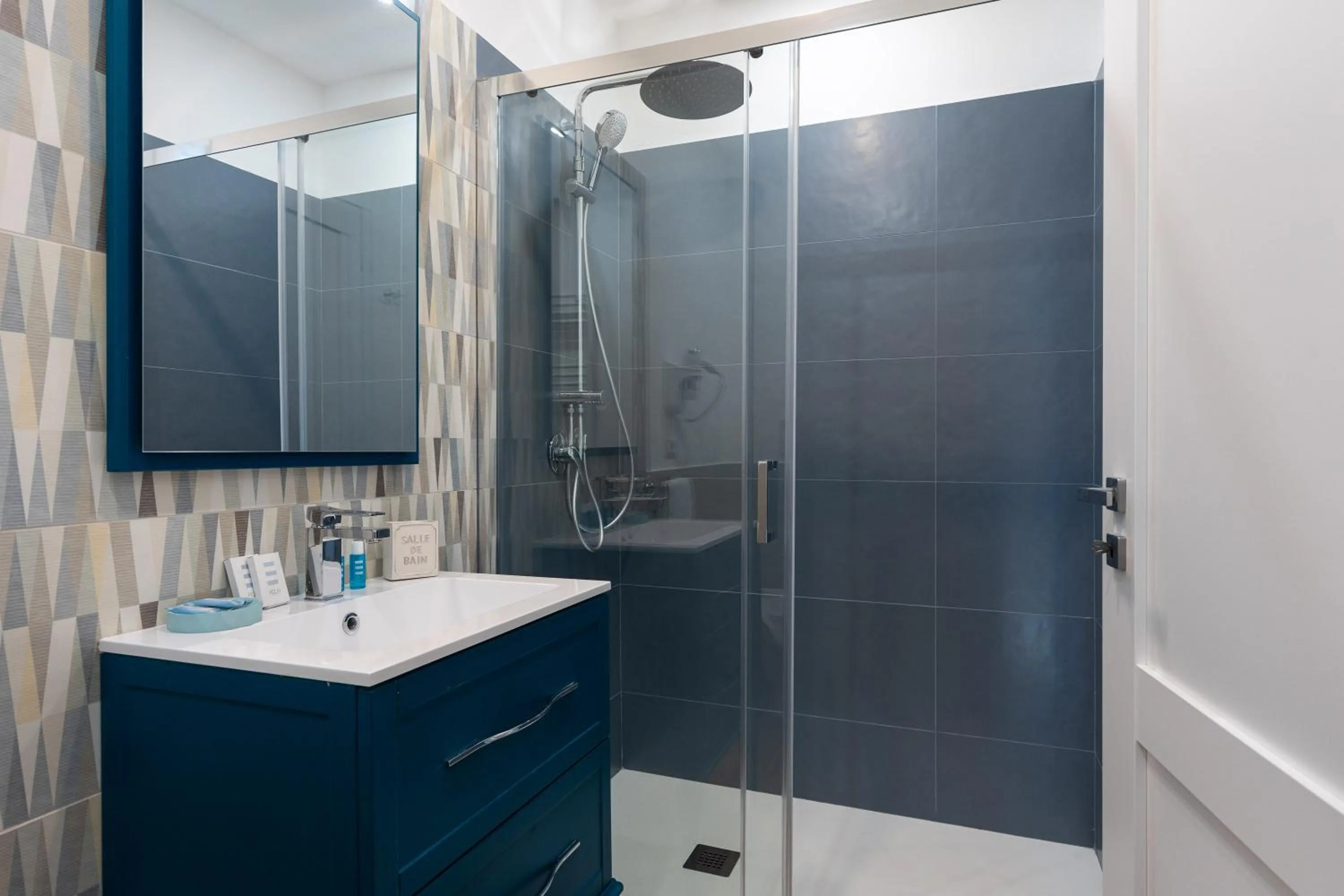 Shower in B&B Vitruvio Suites