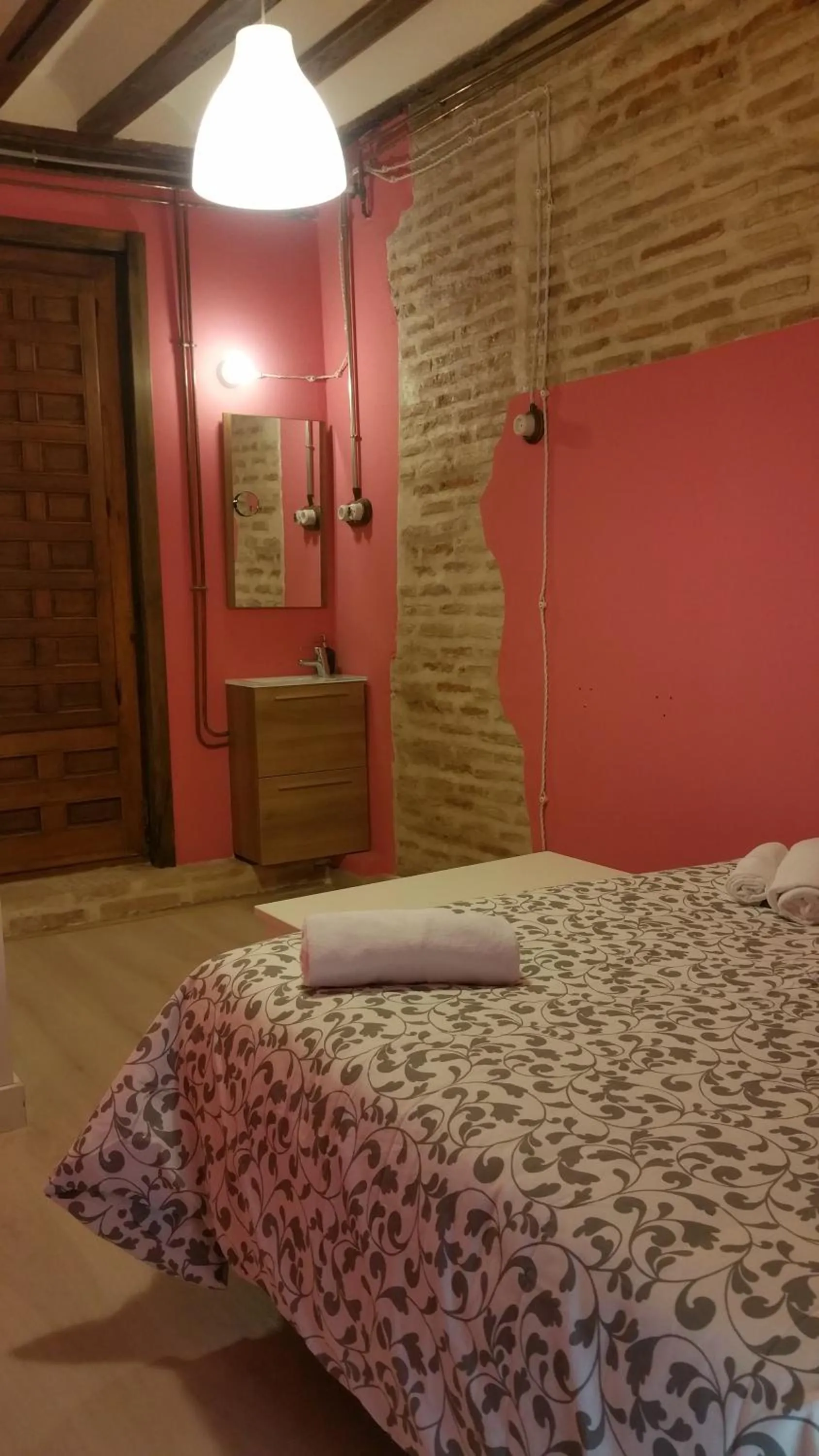 Bed in Toledo Flat, City Centre