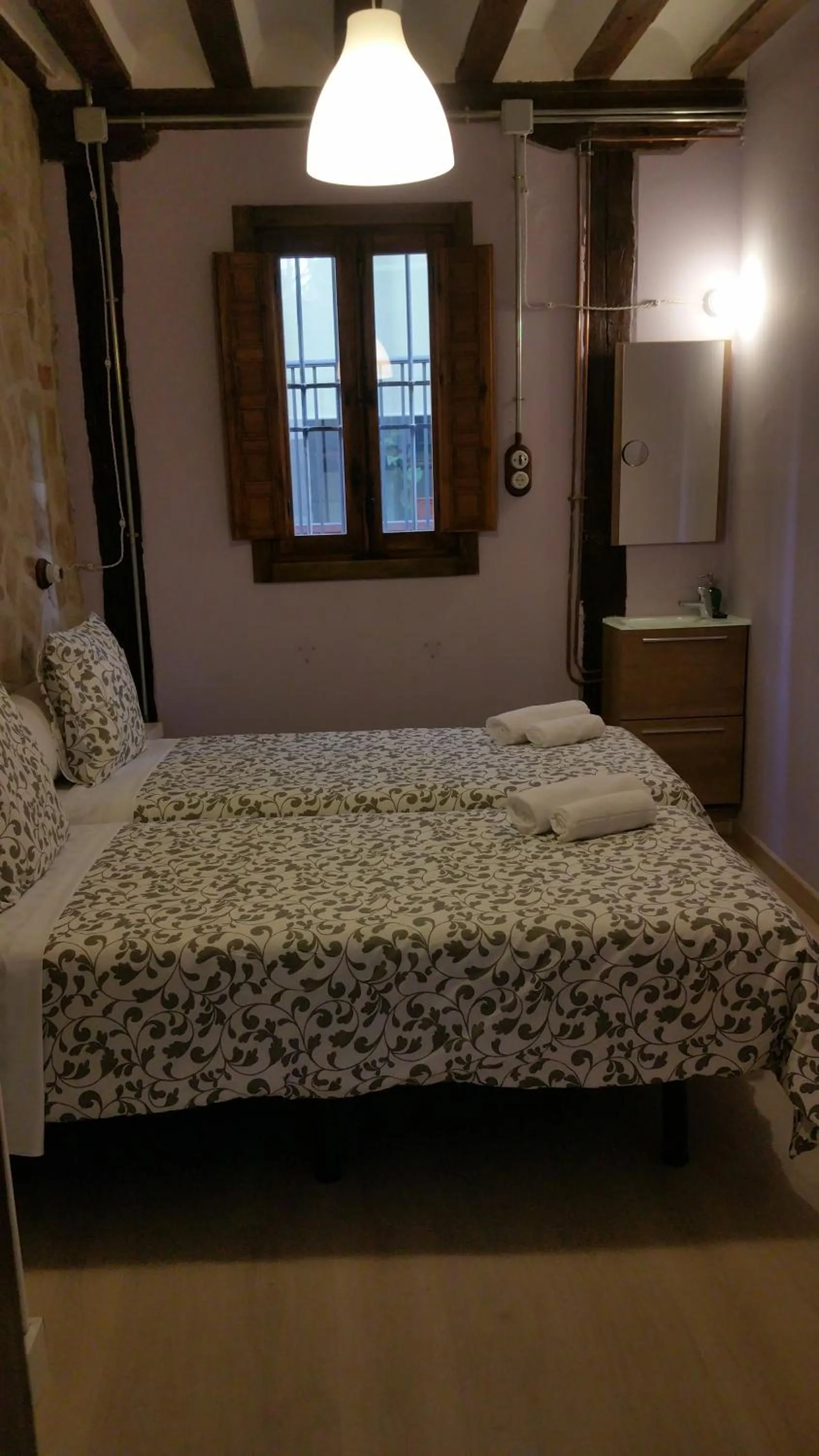 Bedroom, Bed in Toledo Flat, City Centre