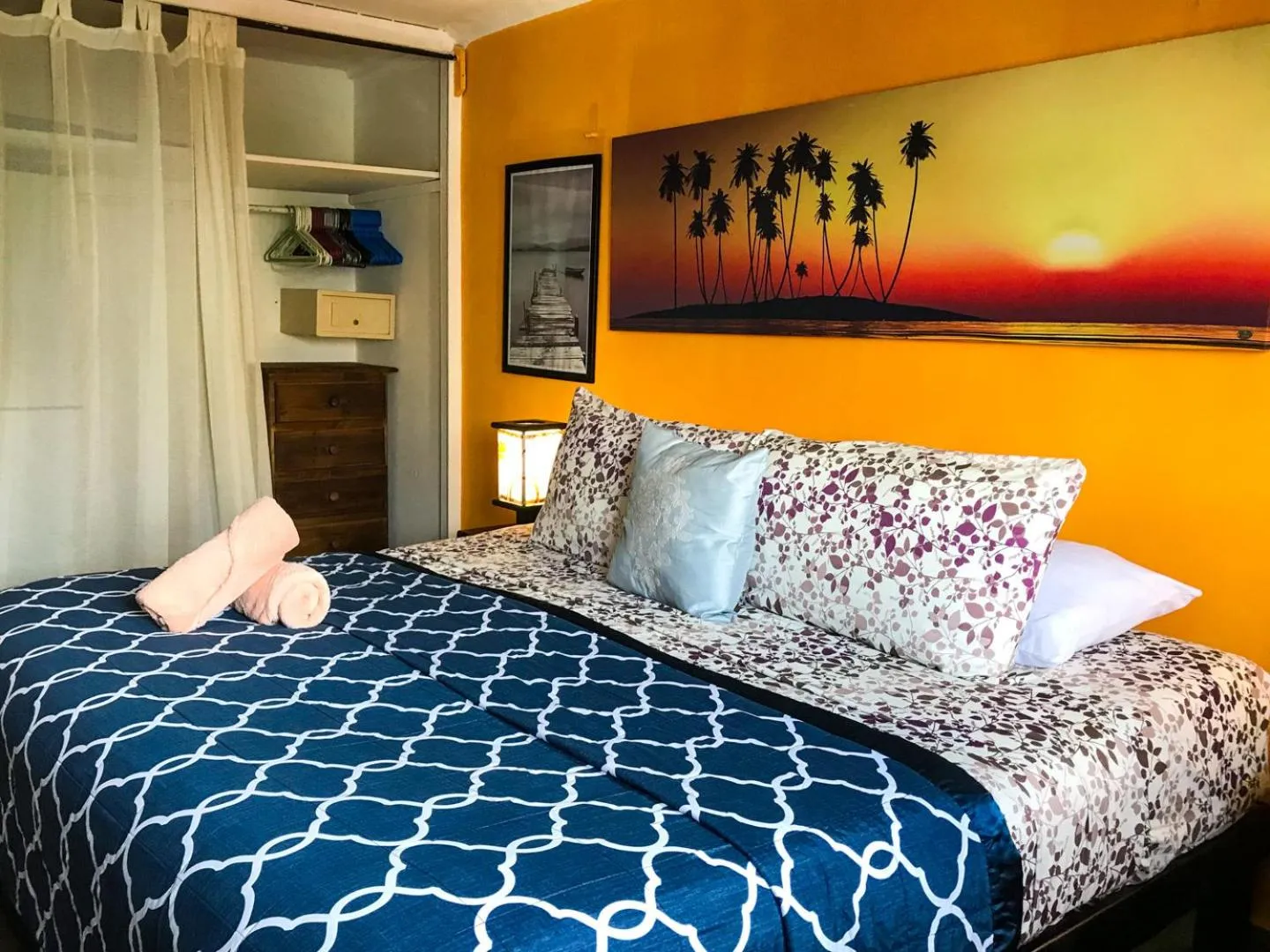 Bed in Cande's Apartments