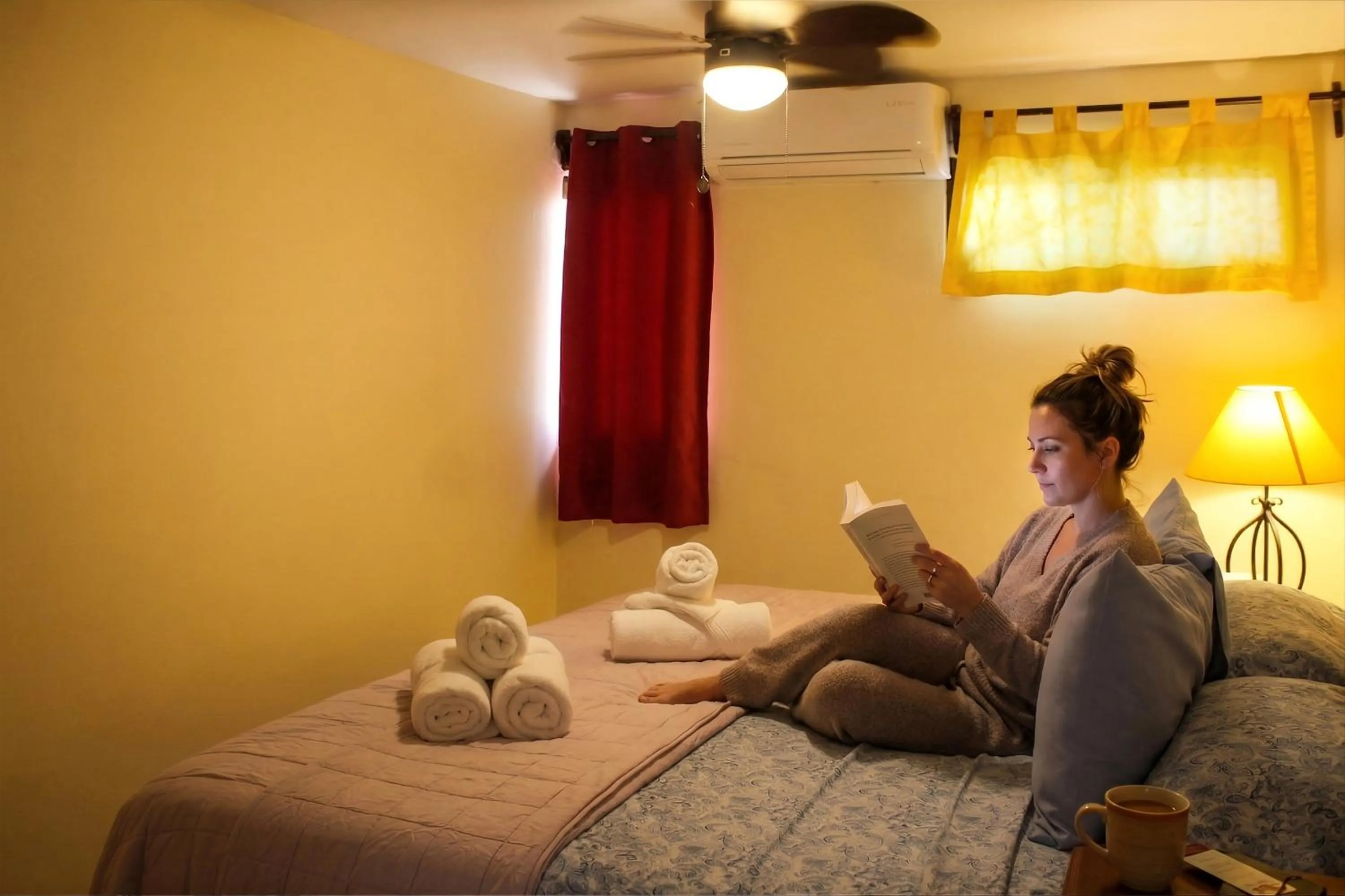 Bed in Cande's Apartments