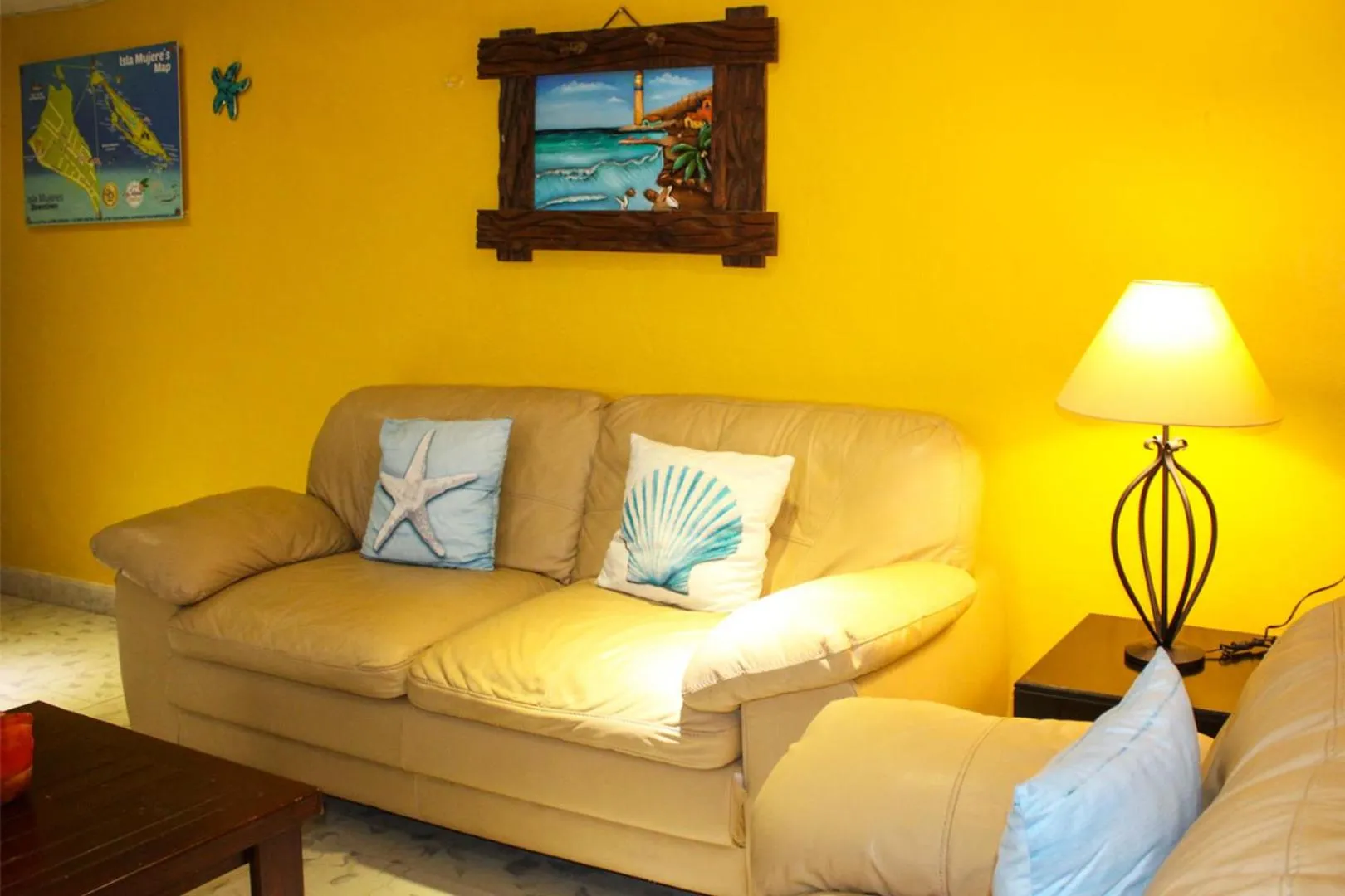 Cande's Apartments