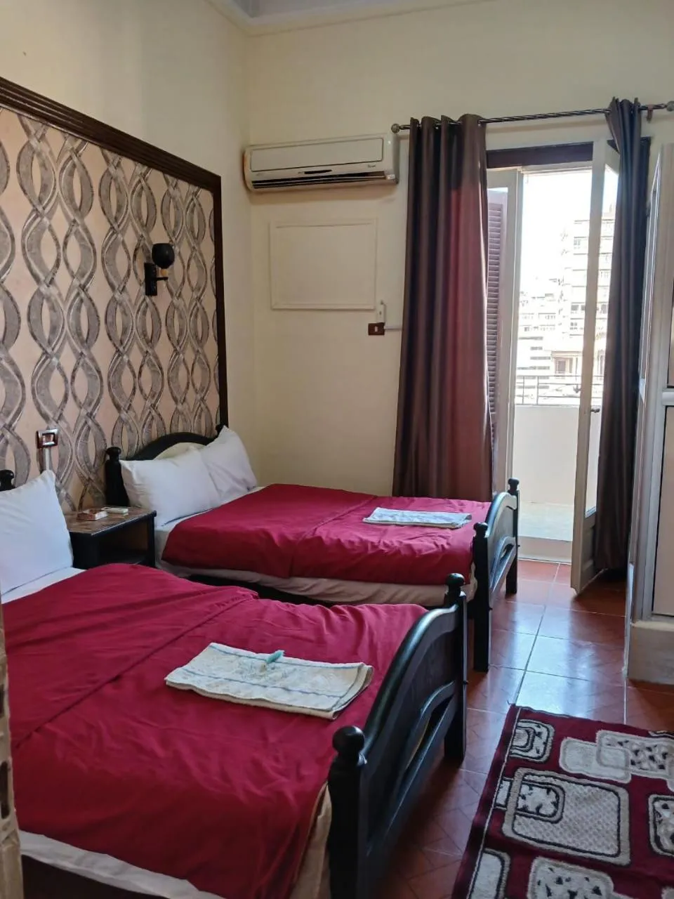 Bathroom, Bed in New Palace Hotel