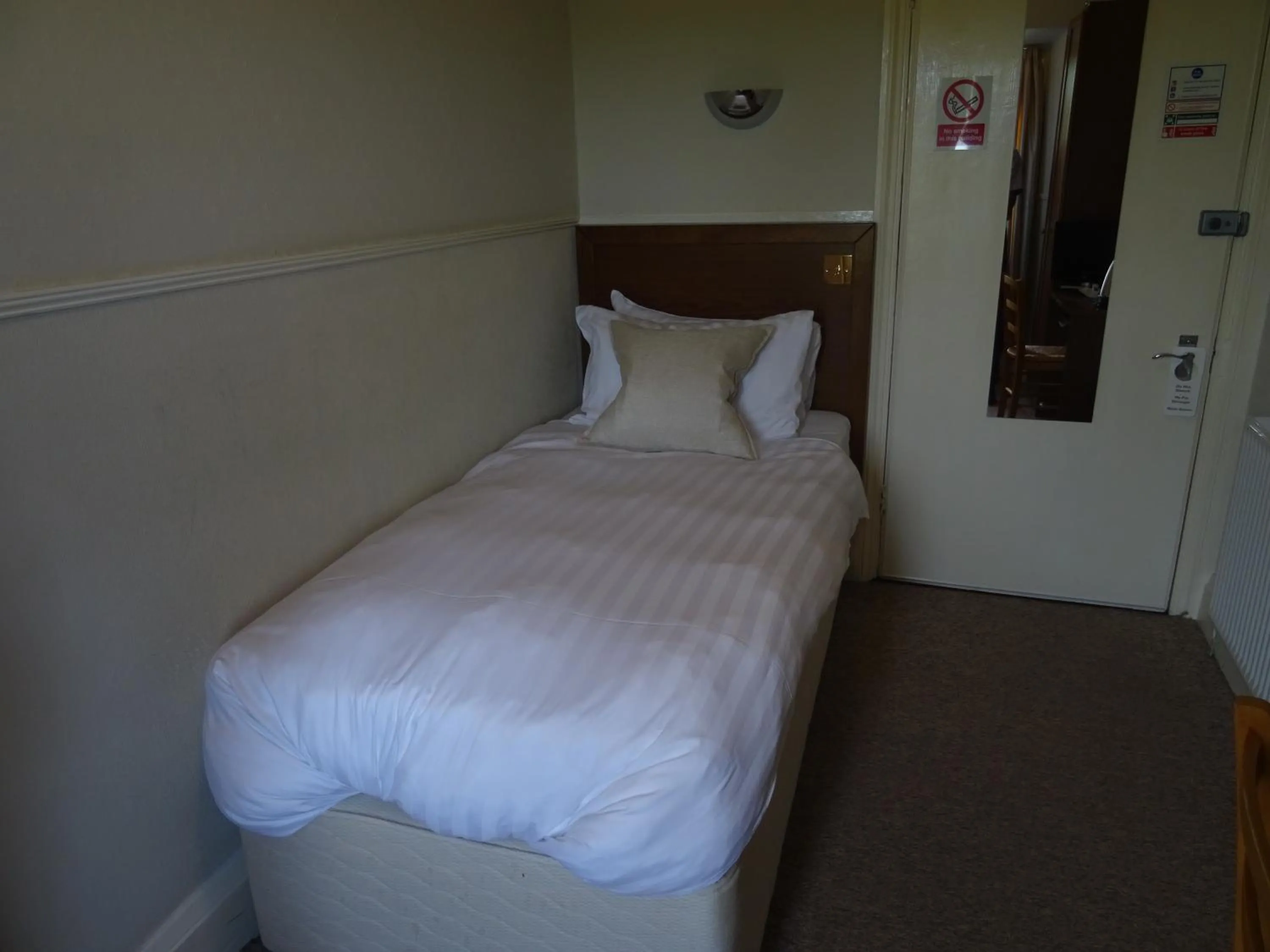 Restaurant/places to eat, Bed in Lutwidge Arms