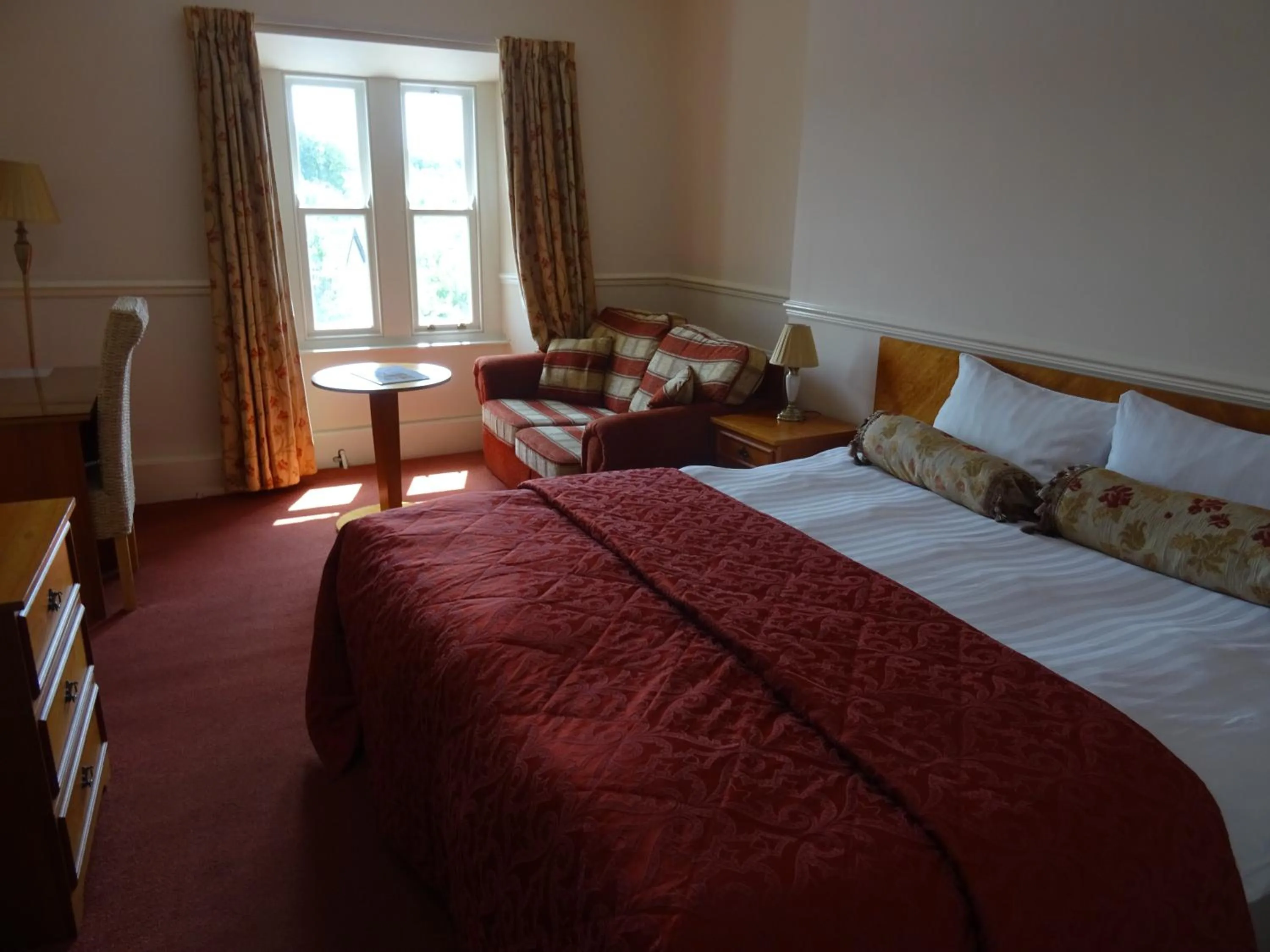 Restaurant/places to eat, Bed in Lutwidge Arms