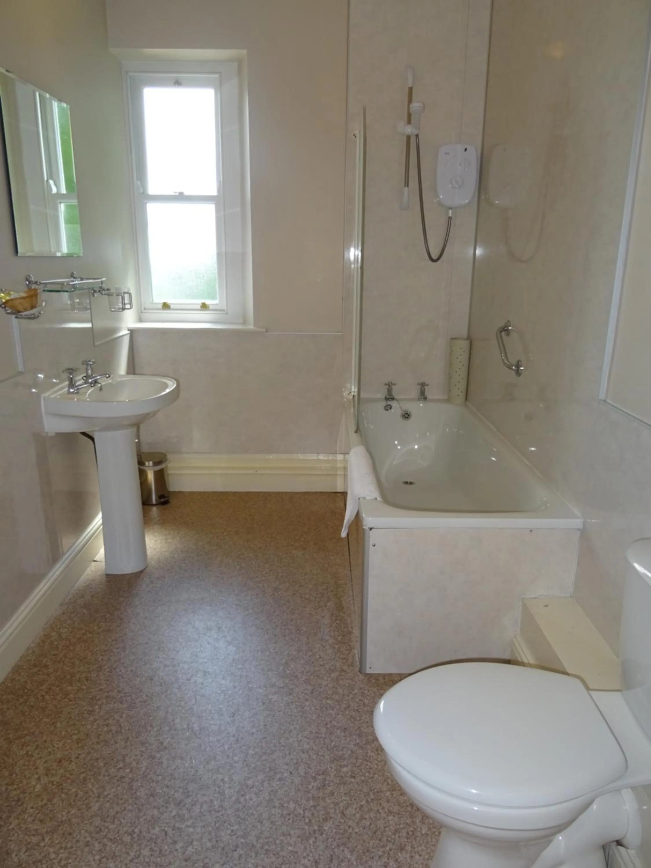 Restaurant/places to eat in Lutwidge Arms