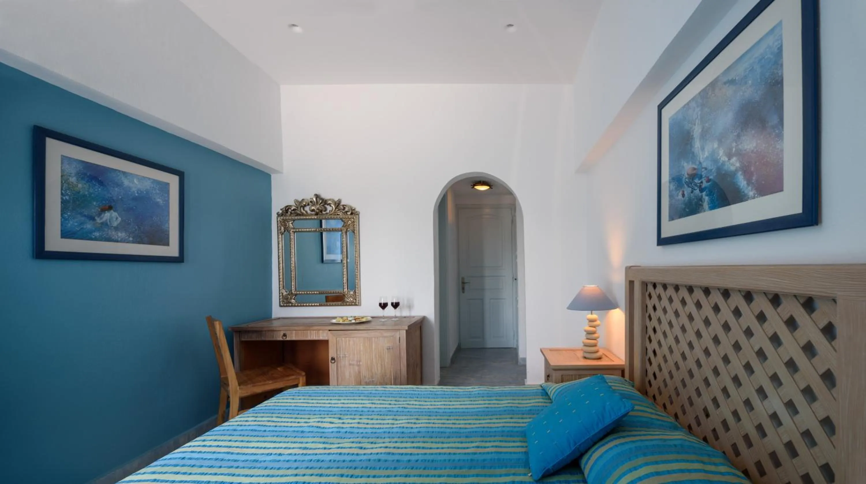 Bed in Alesahne Beach Hotel