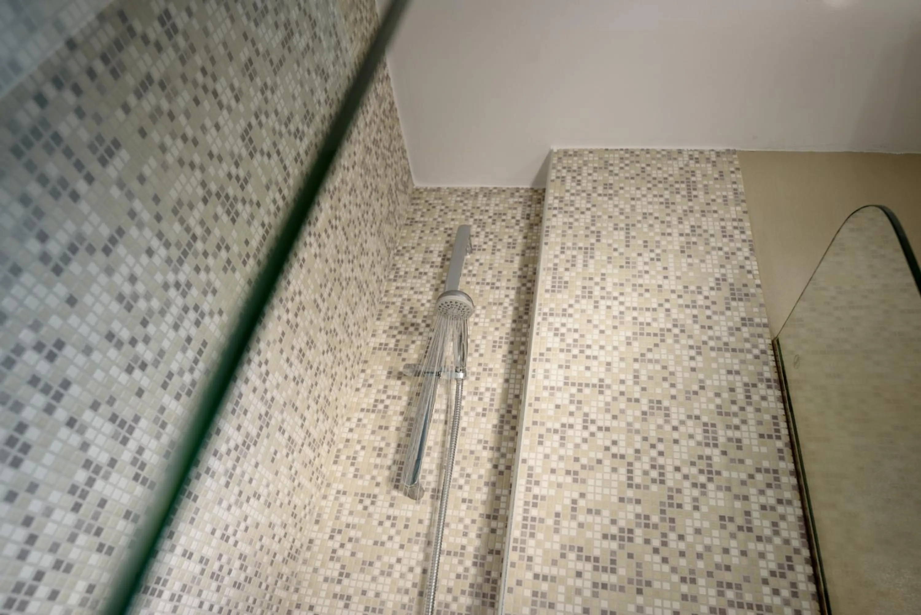 Shower in Alesahne Beach Hotel