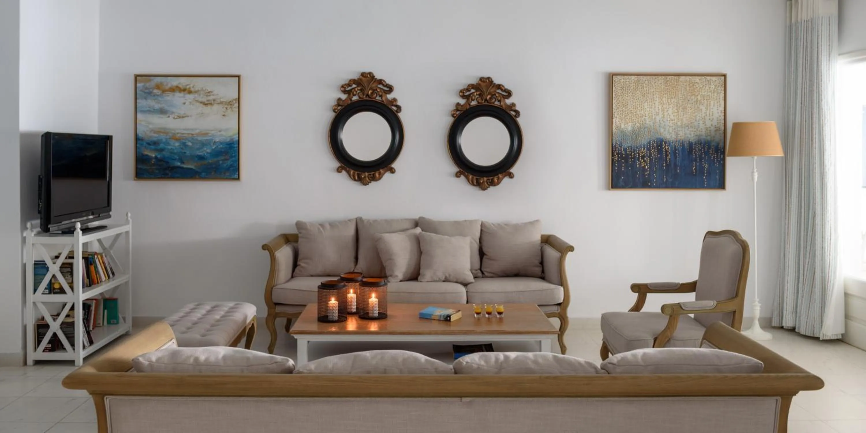 TV and multimedia in Alesahne Beach Hotel