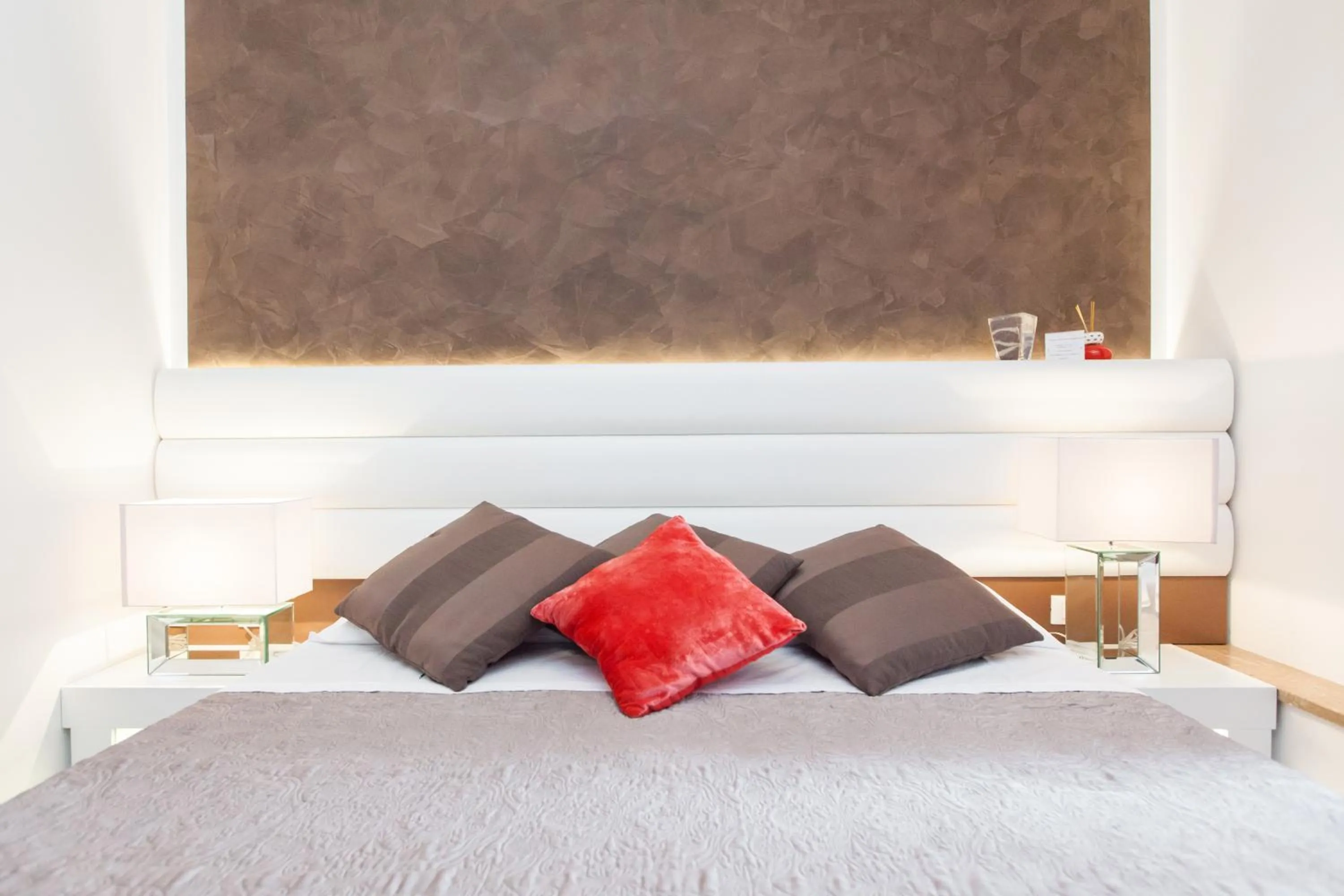 Bed in Town House Fontana Di Trevi