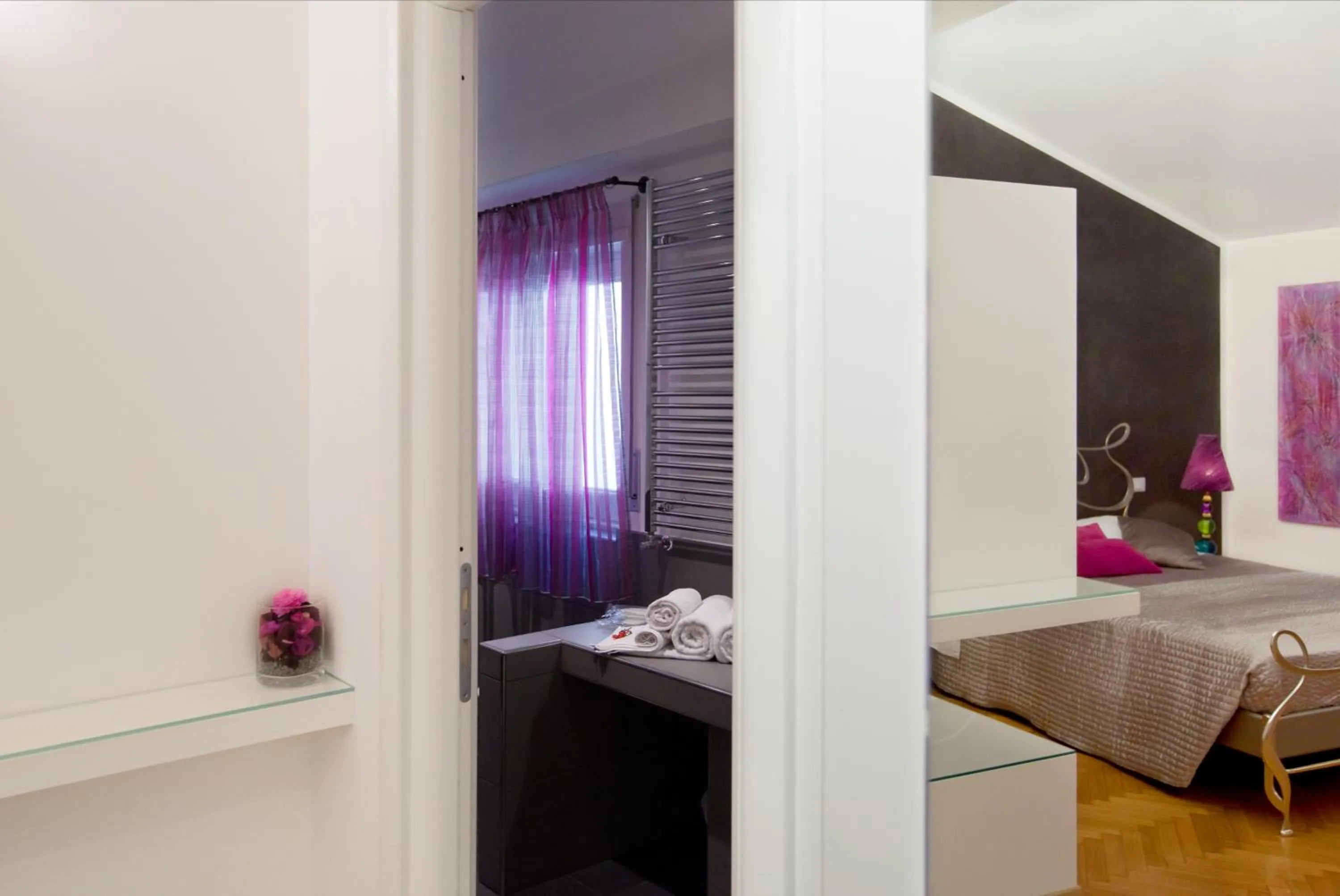 Bed in Town House Fontana Di Trevi