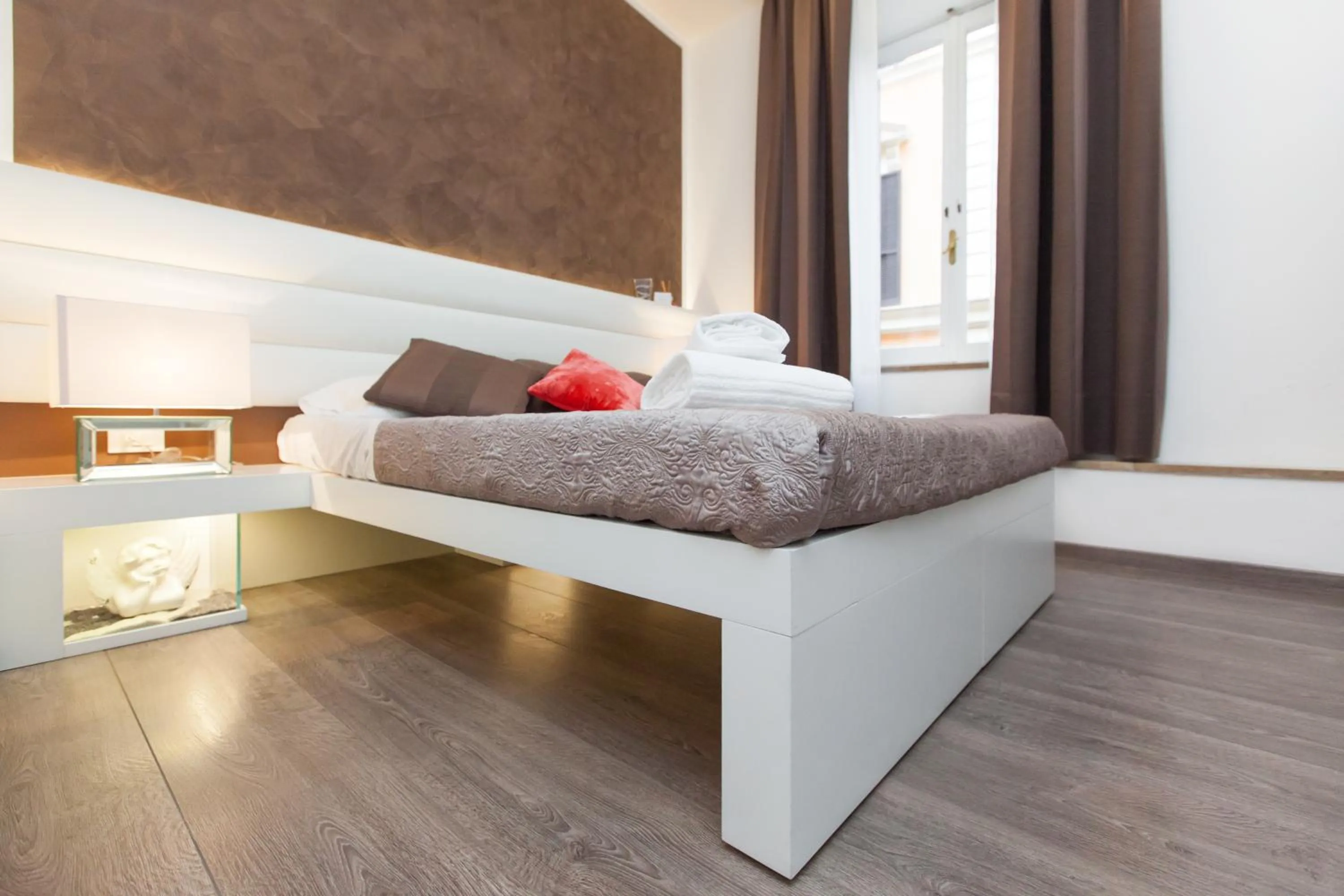 Bed in Town House Fontana Di Trevi