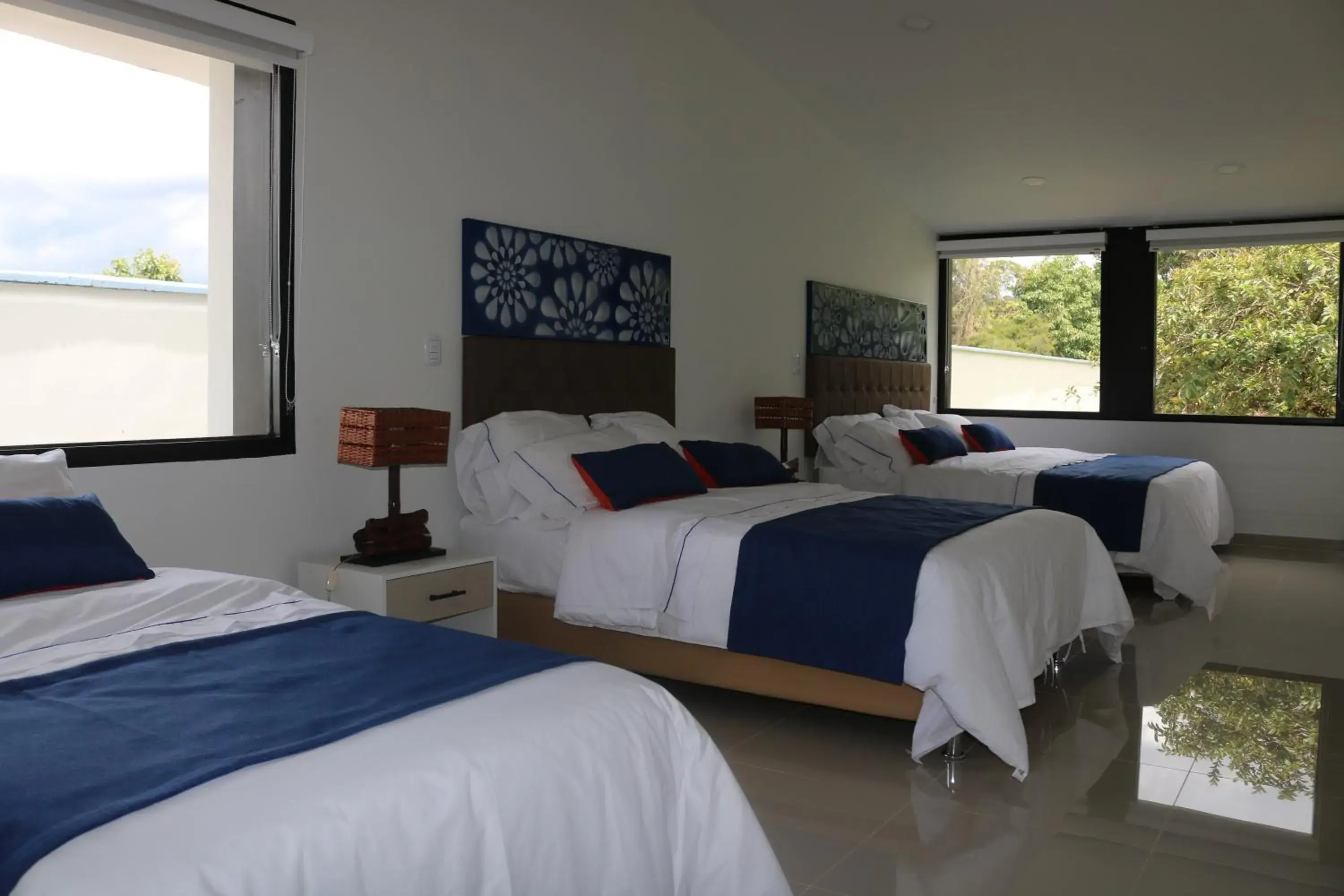Standard Triple Room in Hotel Yalconia Standard Triple Room in Hotel Yalconia
