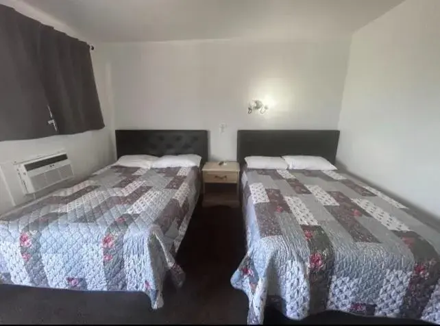 Bed in Anchor Motel & RV Park Bed in Anchor Motel & RV Park