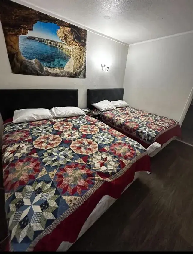 Bed in Anchor Motel & RV Park Bed in Anchor Motel & RV Park